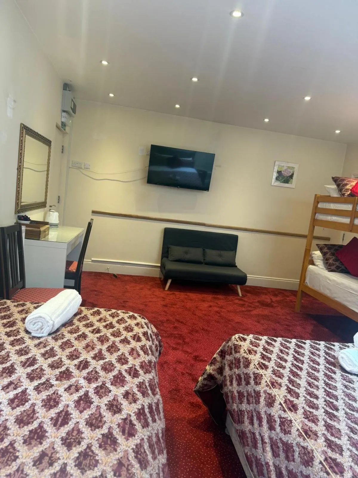 Bed in Albro House Hotel, London