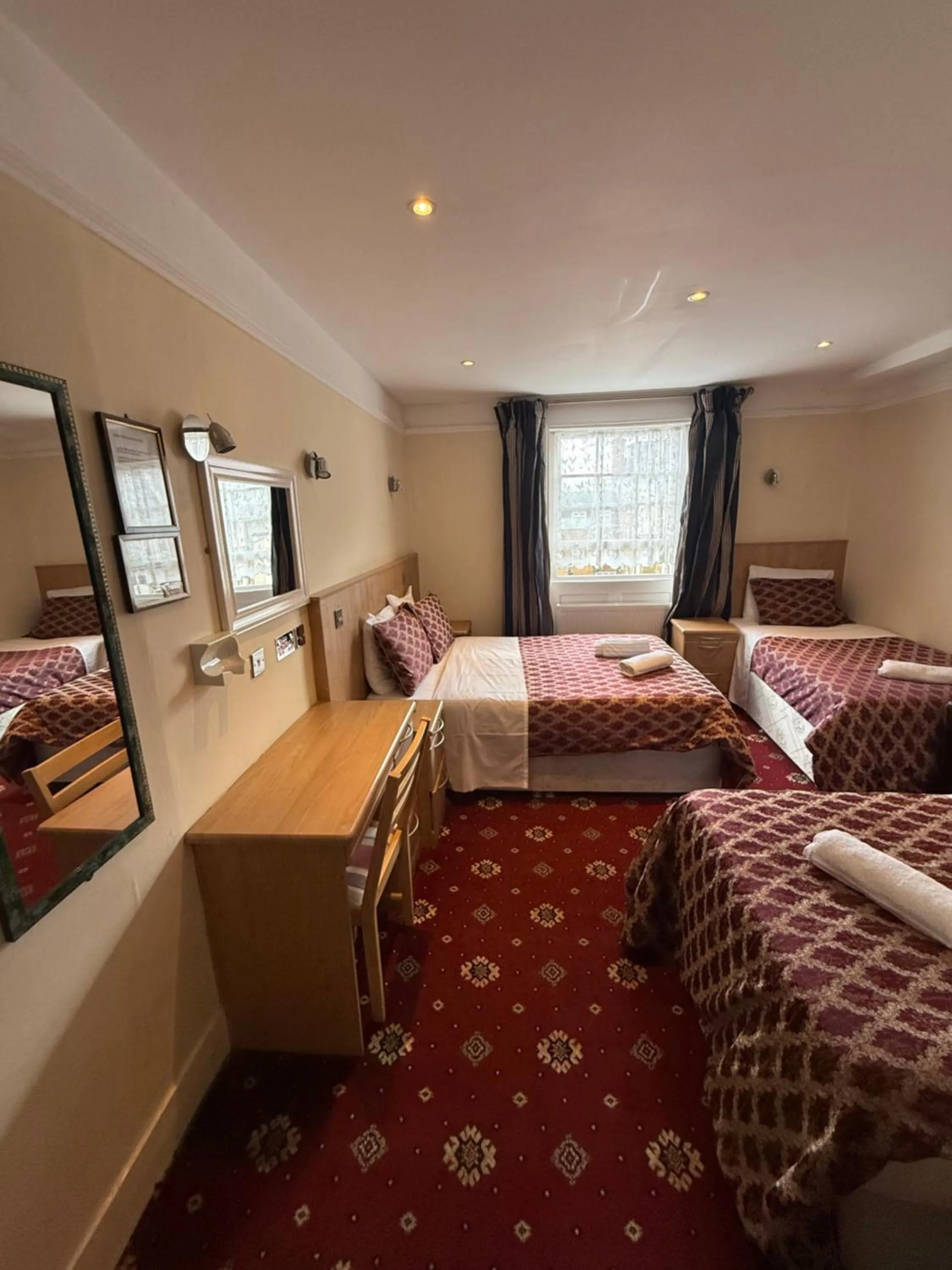 Bed in Albro House Hotel, London