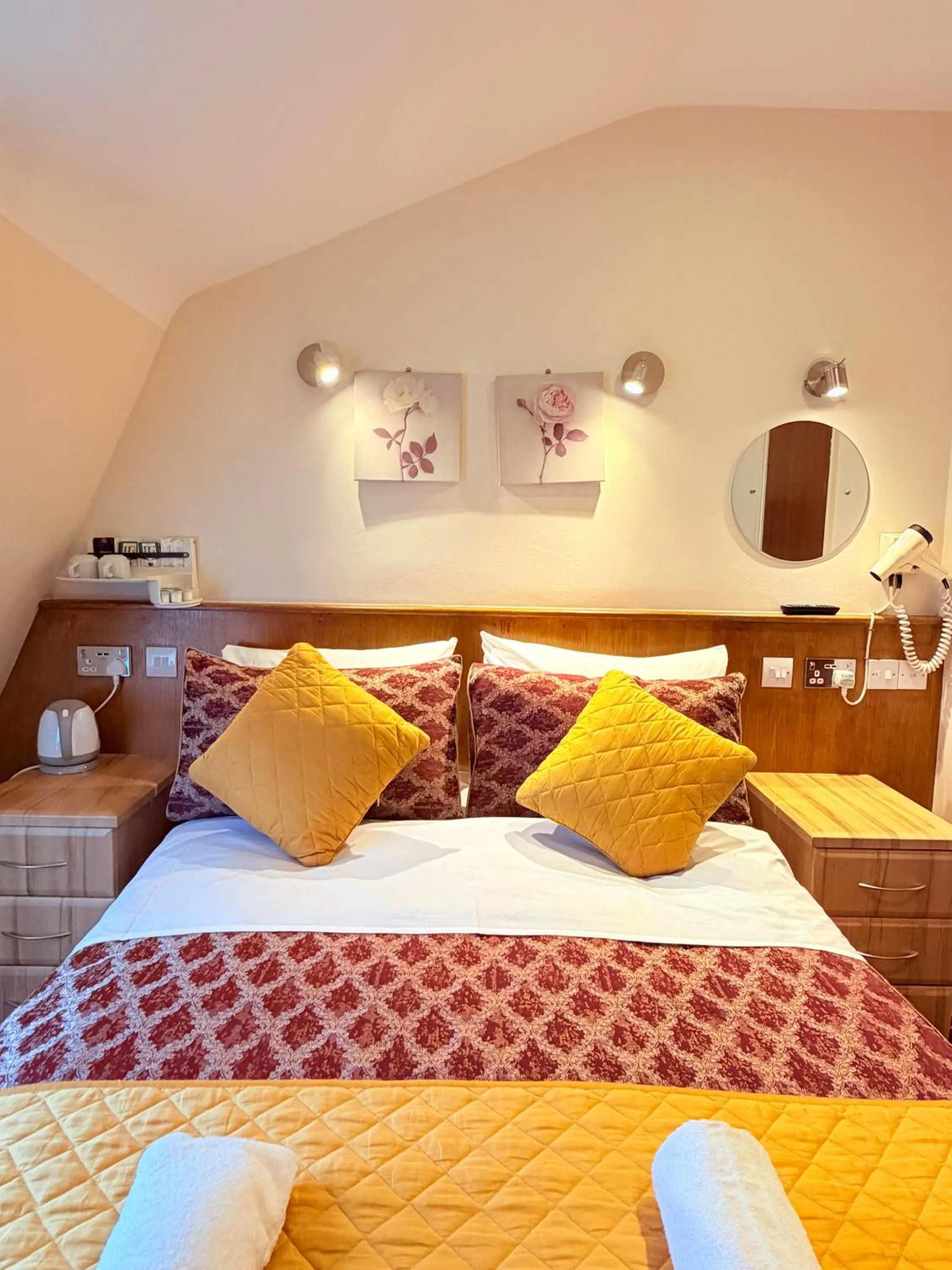 Bed in Albro House Hotel, London