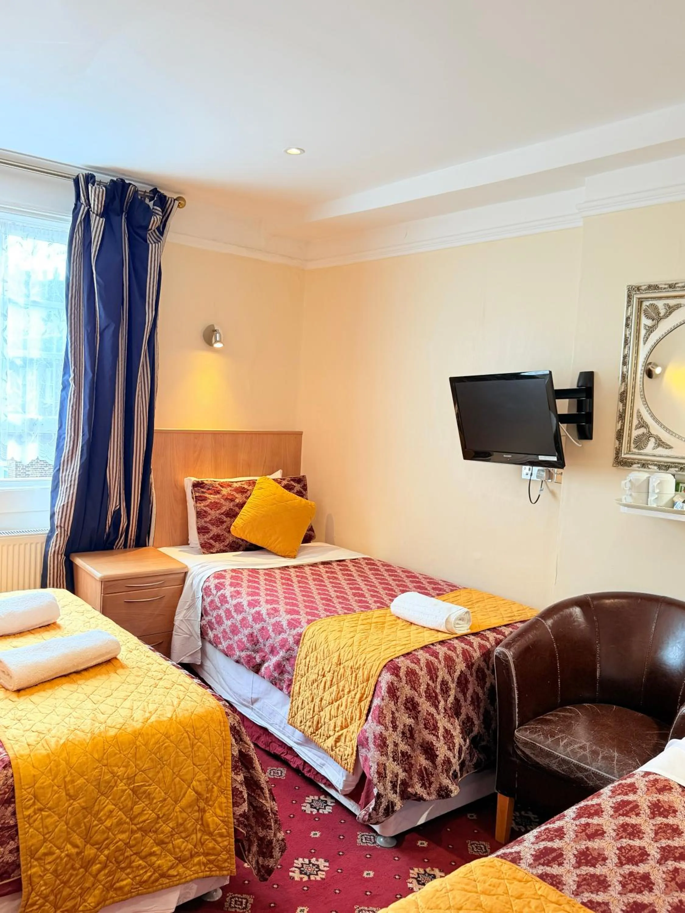 Bed in Albro House Hotel, London