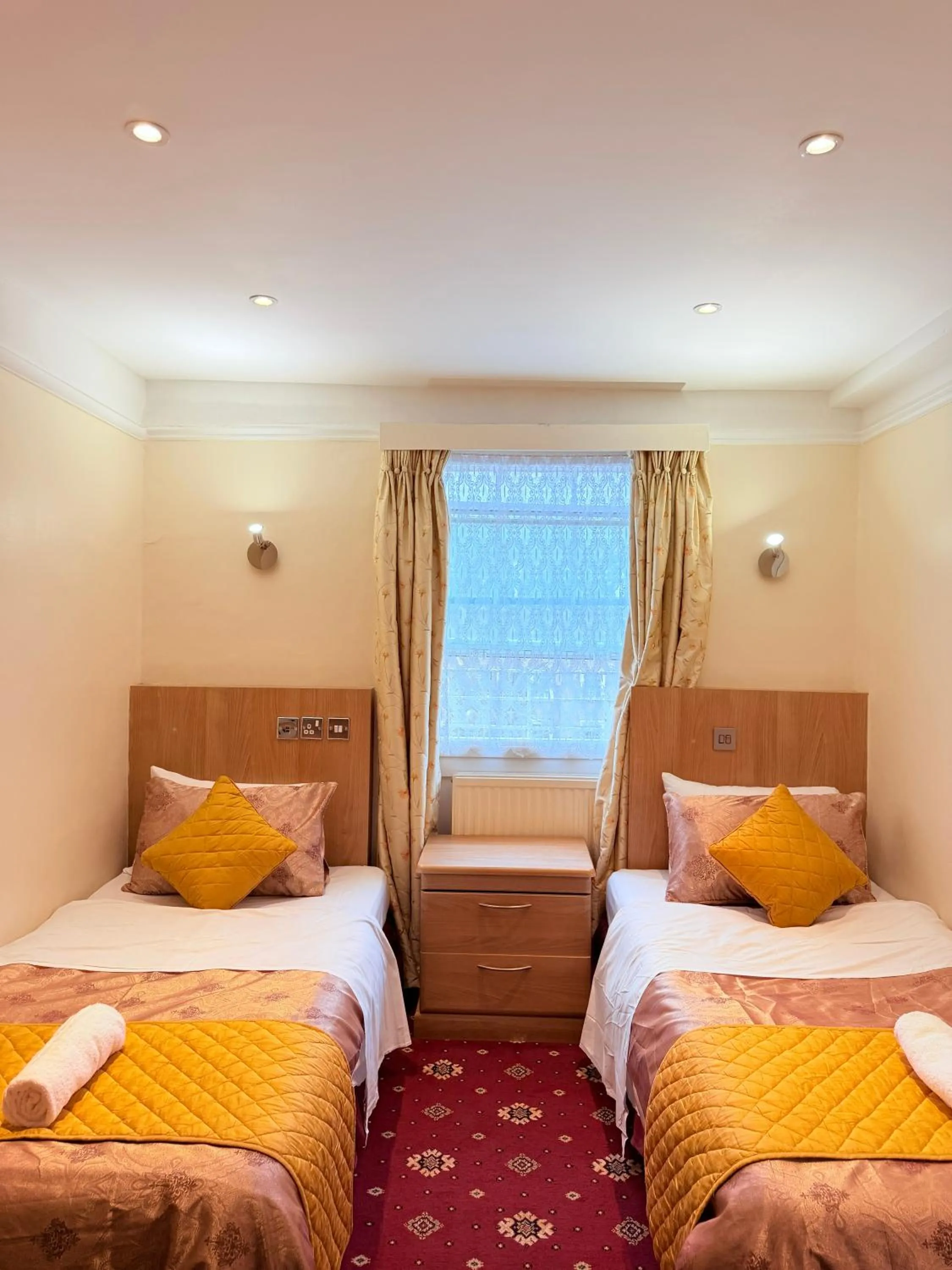 Bed in Albro House Hotel, London