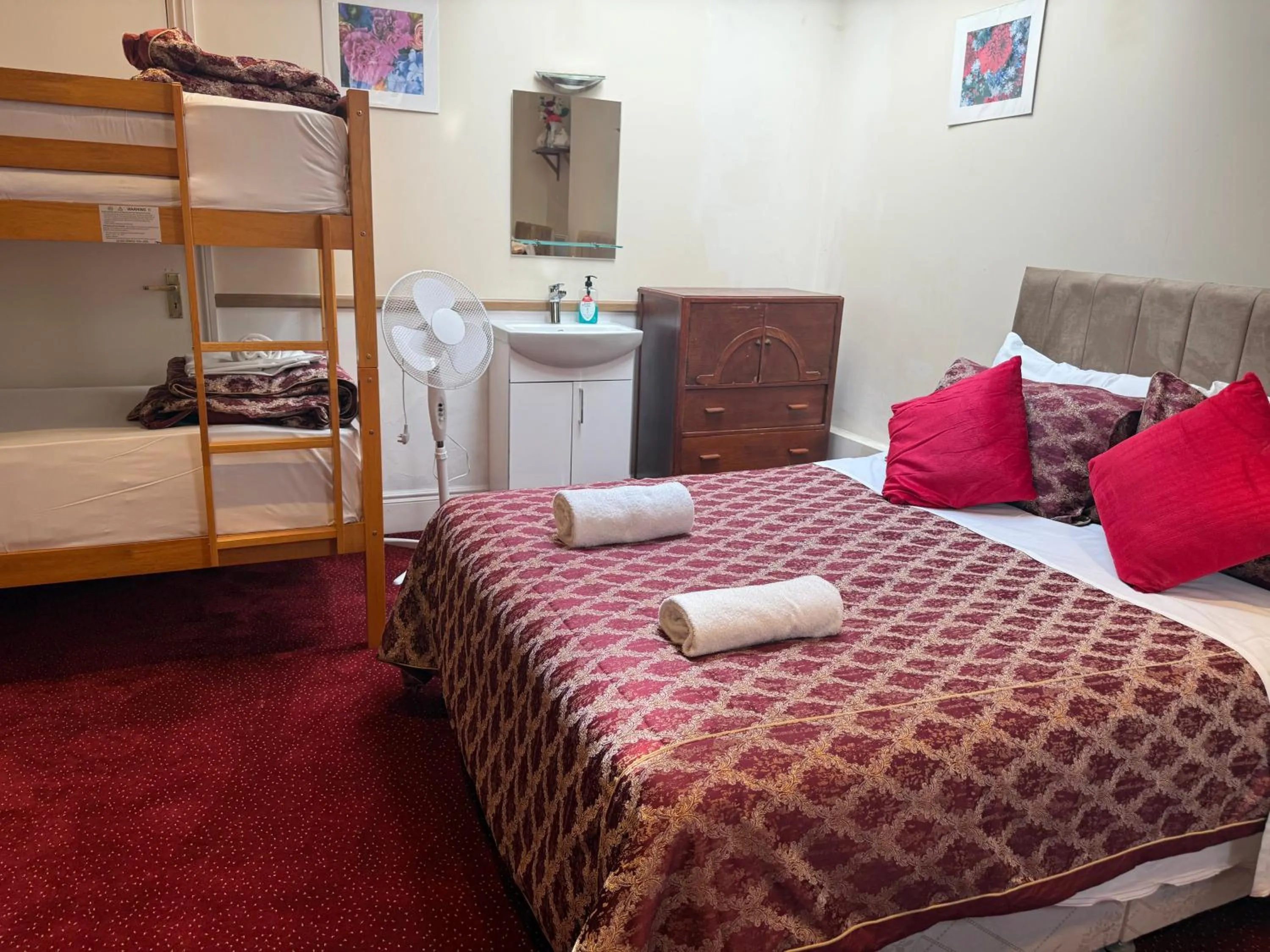 Bed in Albro House Hotel, London