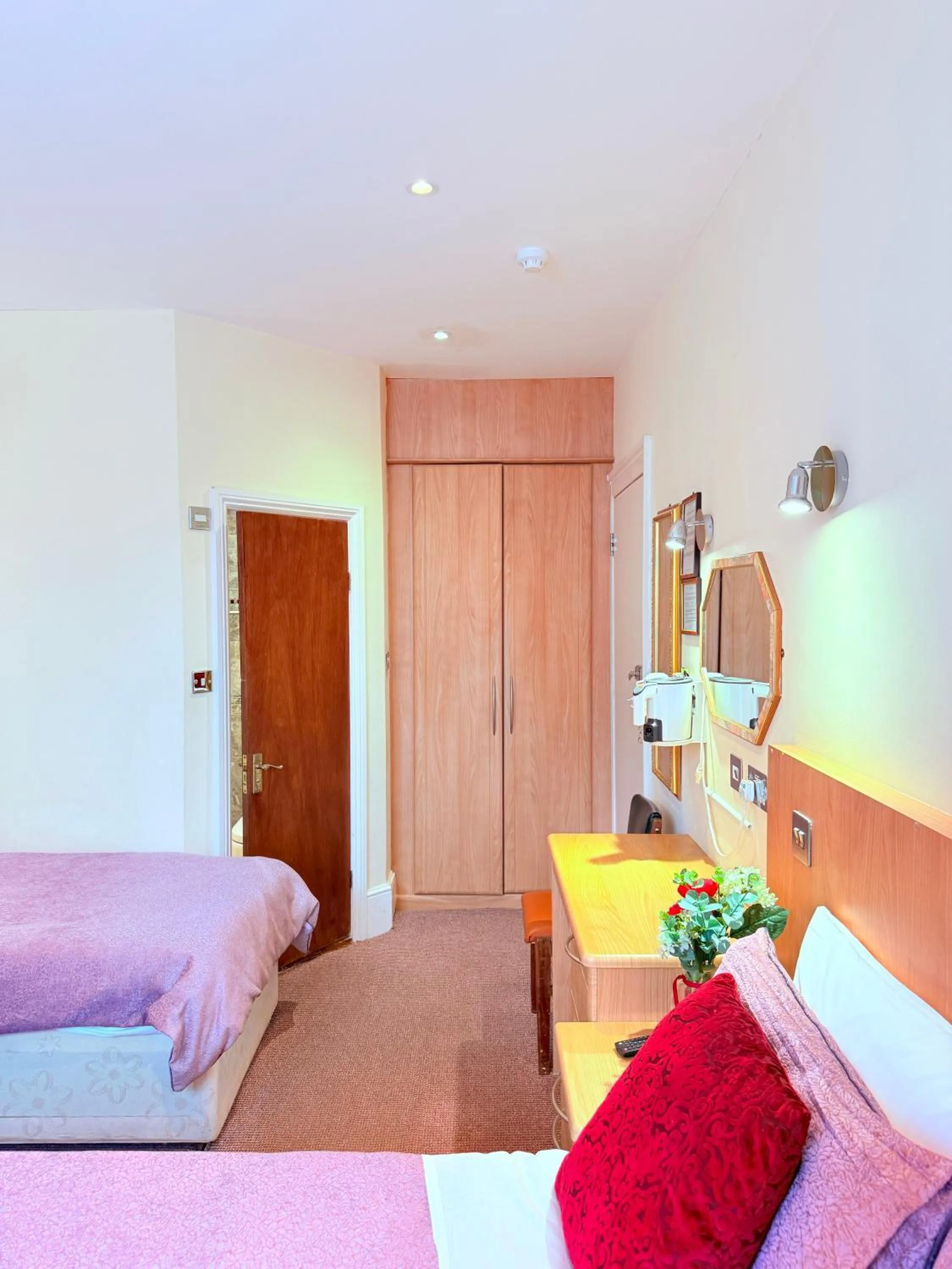 Bedroom, Bed in Albro House Hotel, London