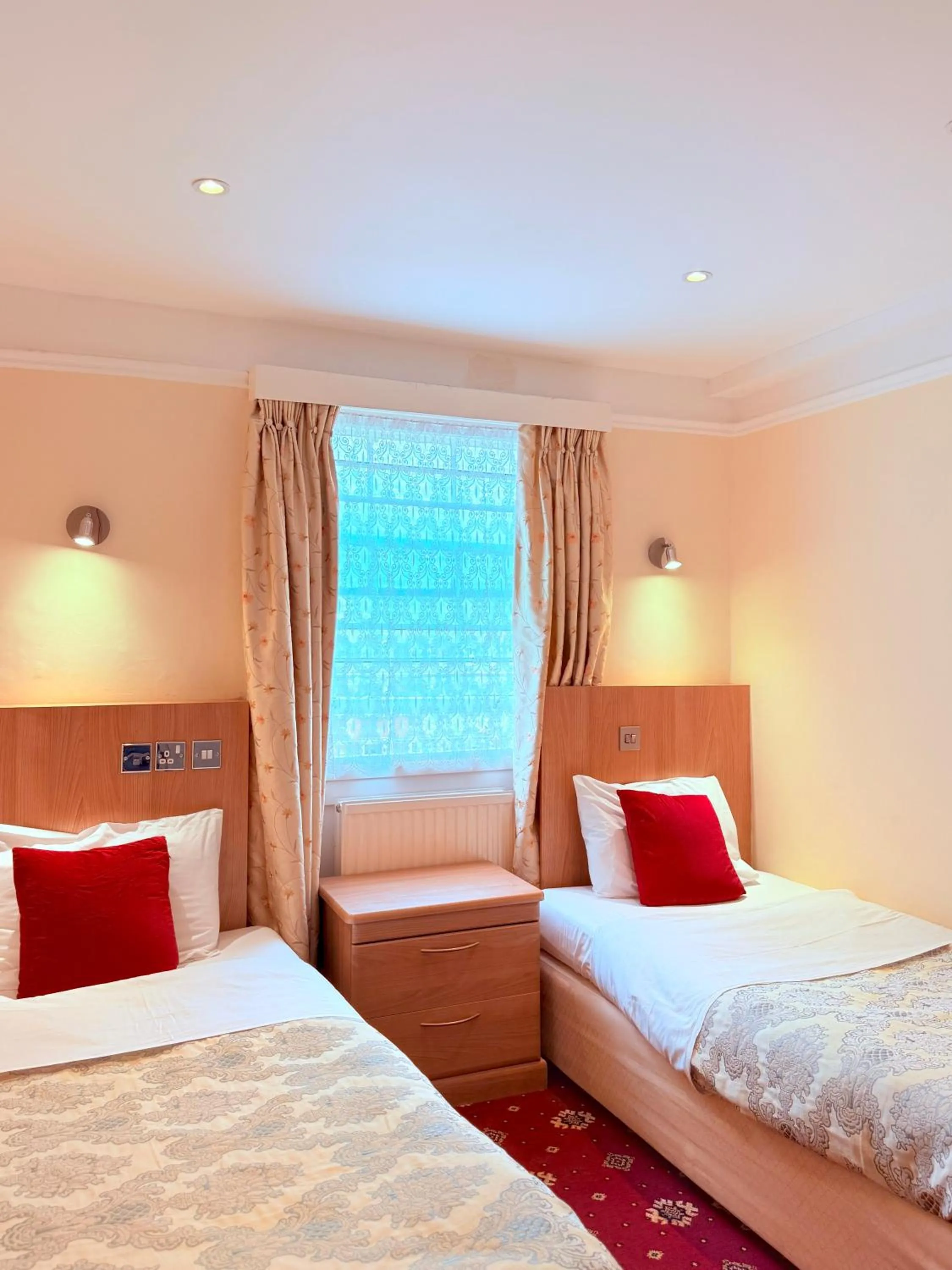 Bedroom, Bed in Albro House Hotel, London