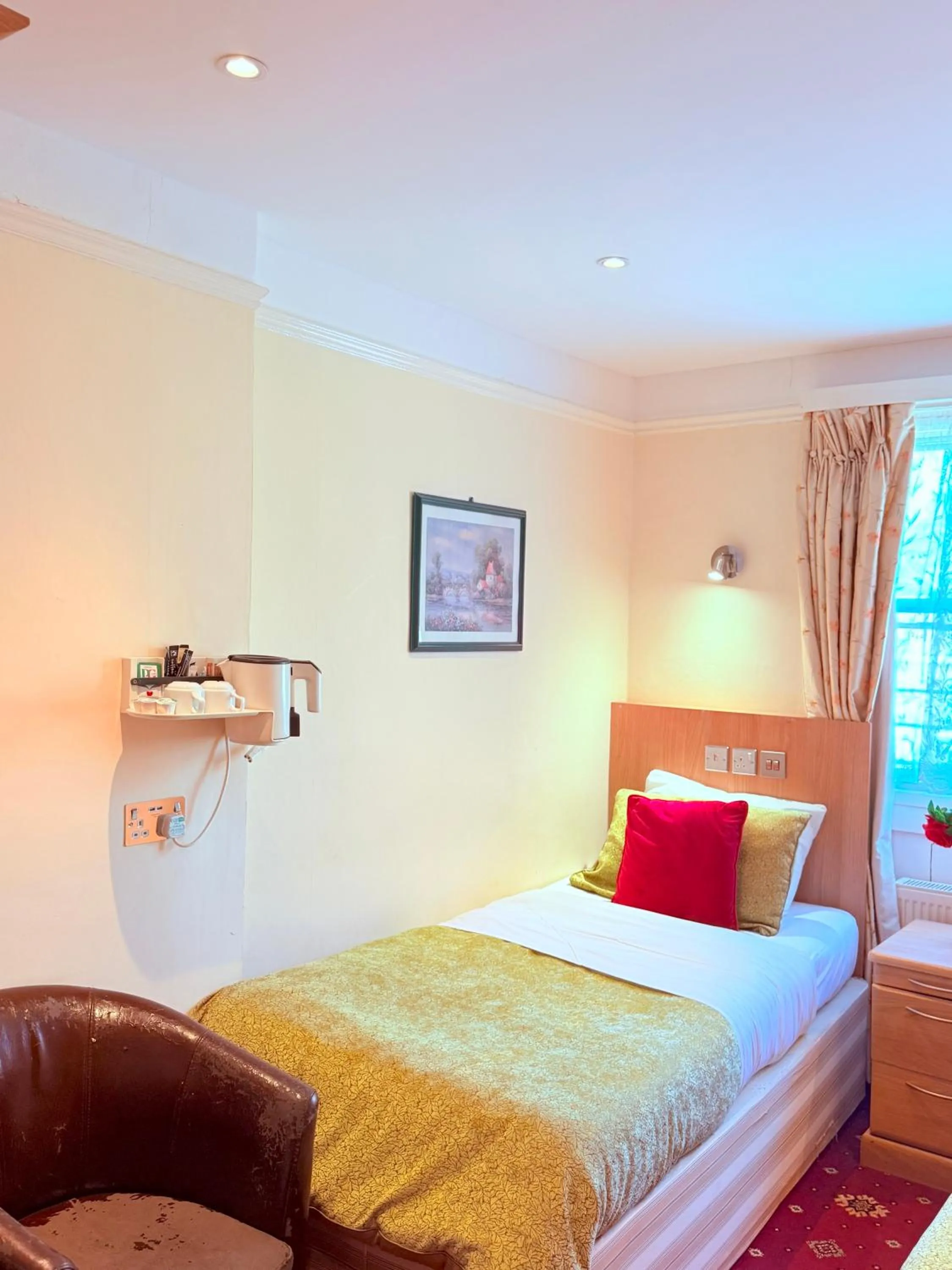 Bedroom, Bed in Albro House Hotel, London