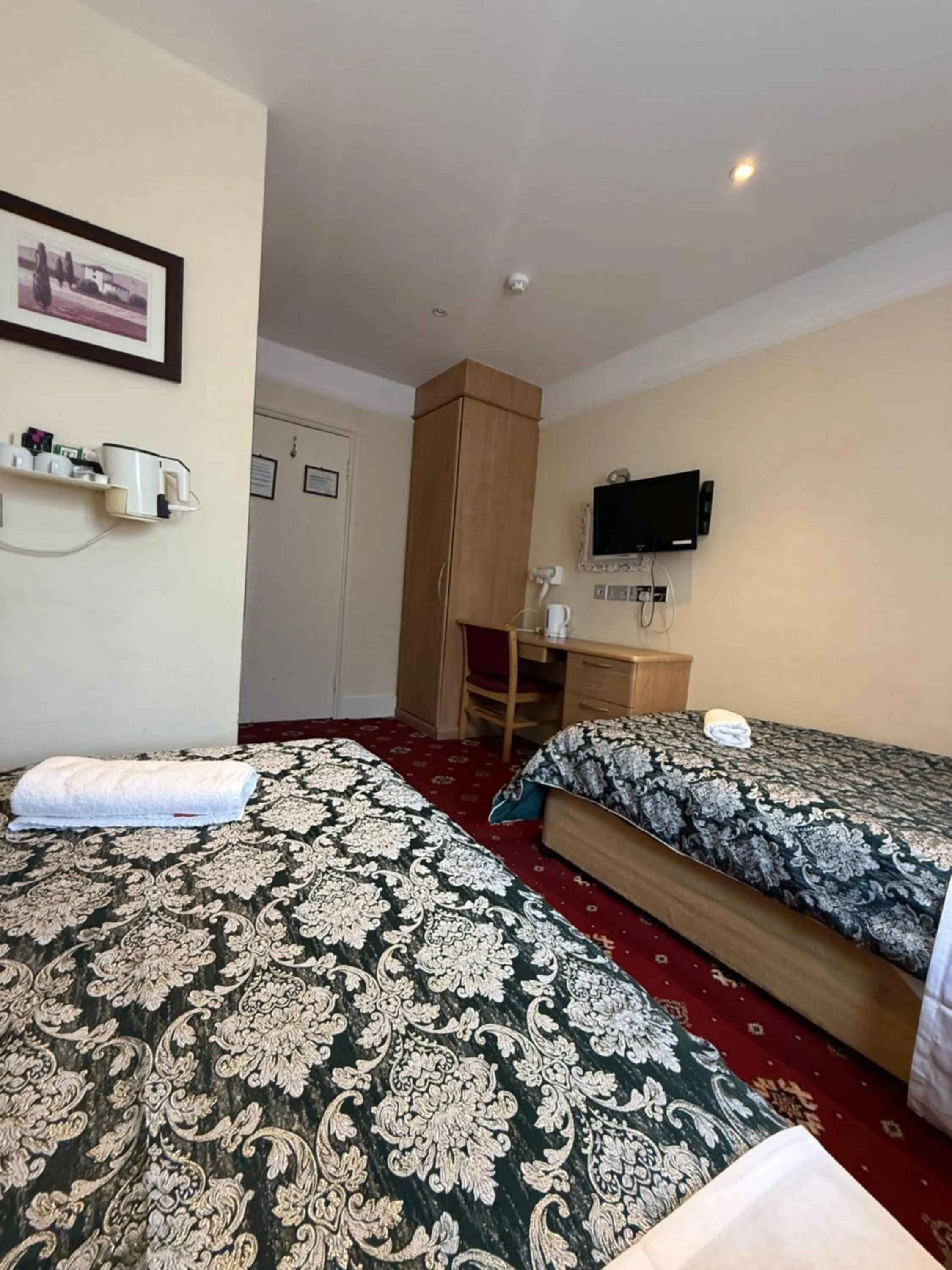 Bed in Albro House Hotel, London