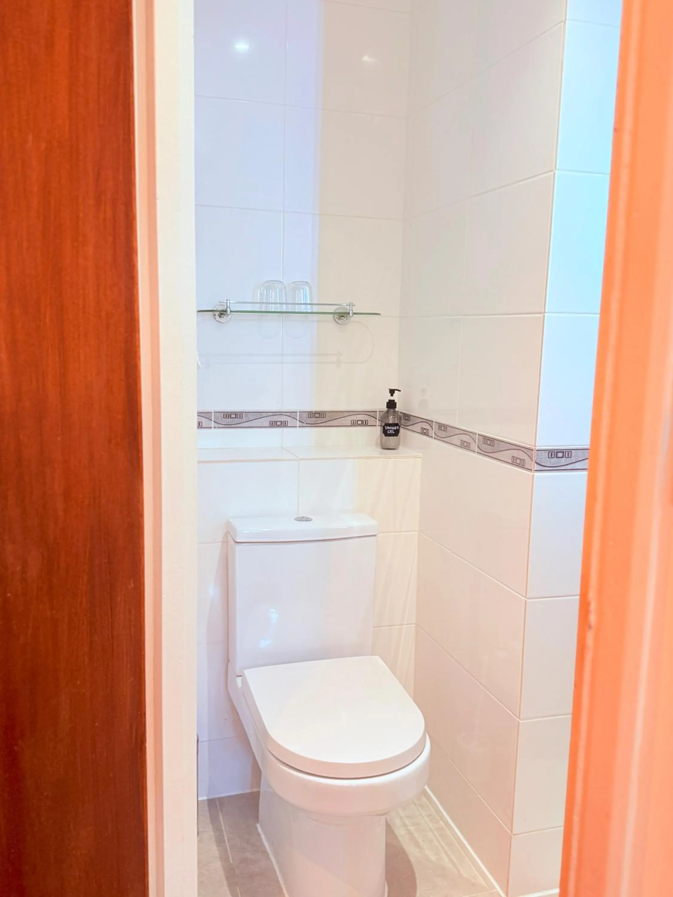 Bathroom in Albro House Hotel, London