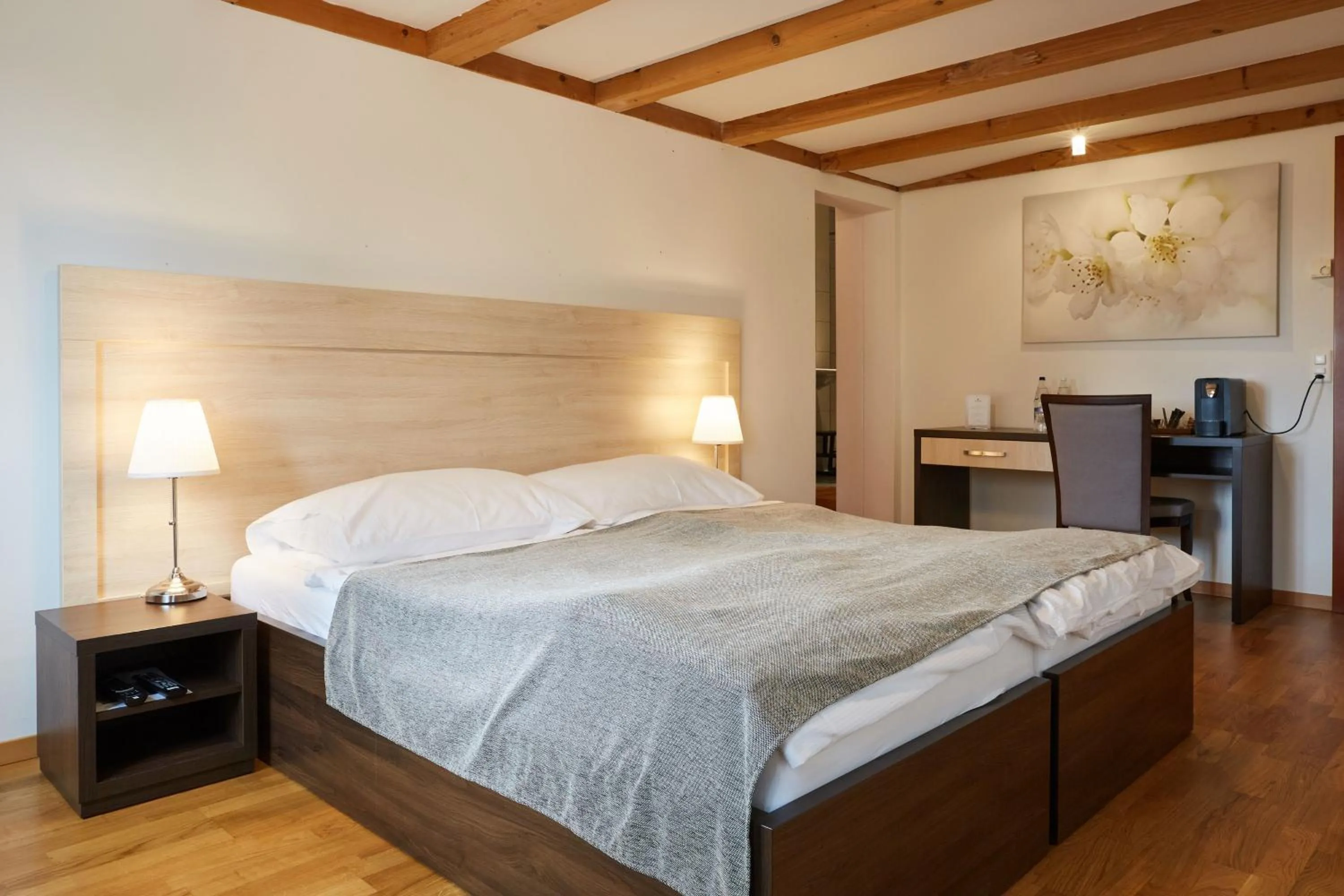 View (from property/room), Bed in Gasthof Krone Blatten