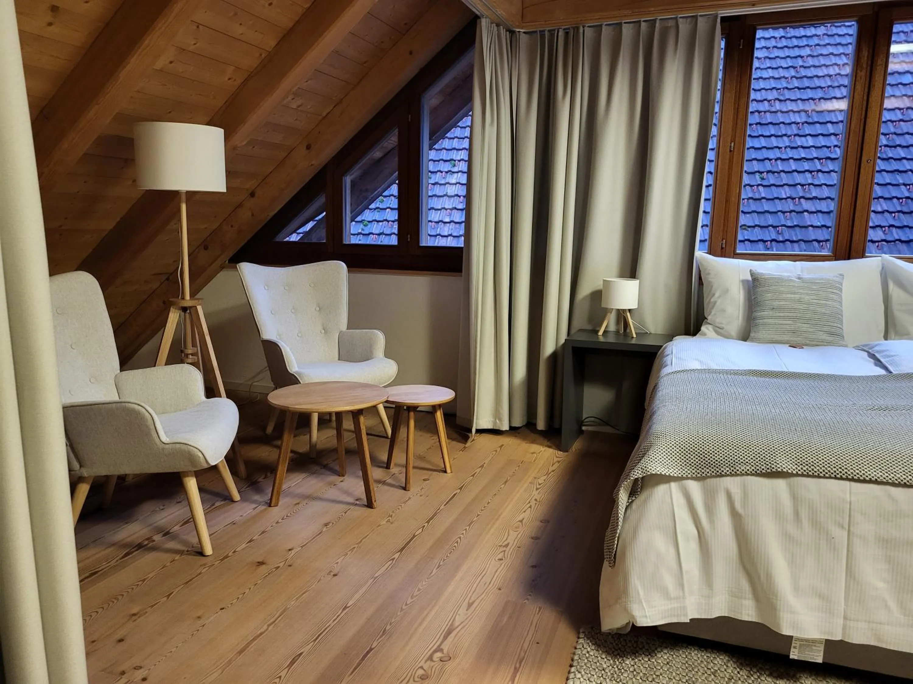 Seating area, Bed in Gasthof Krone Blatten