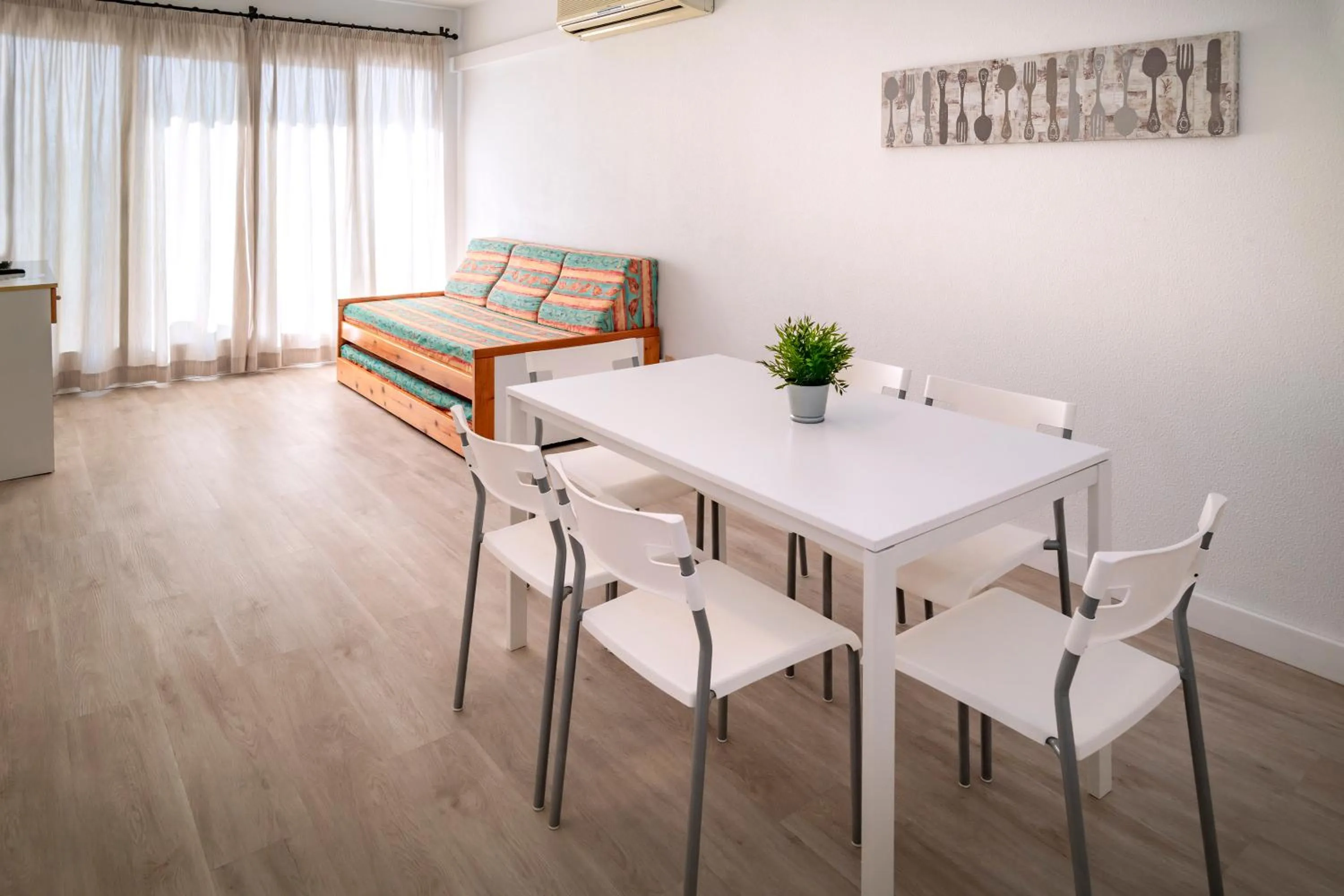 Dining area, Bed in Apartments Sorrabona