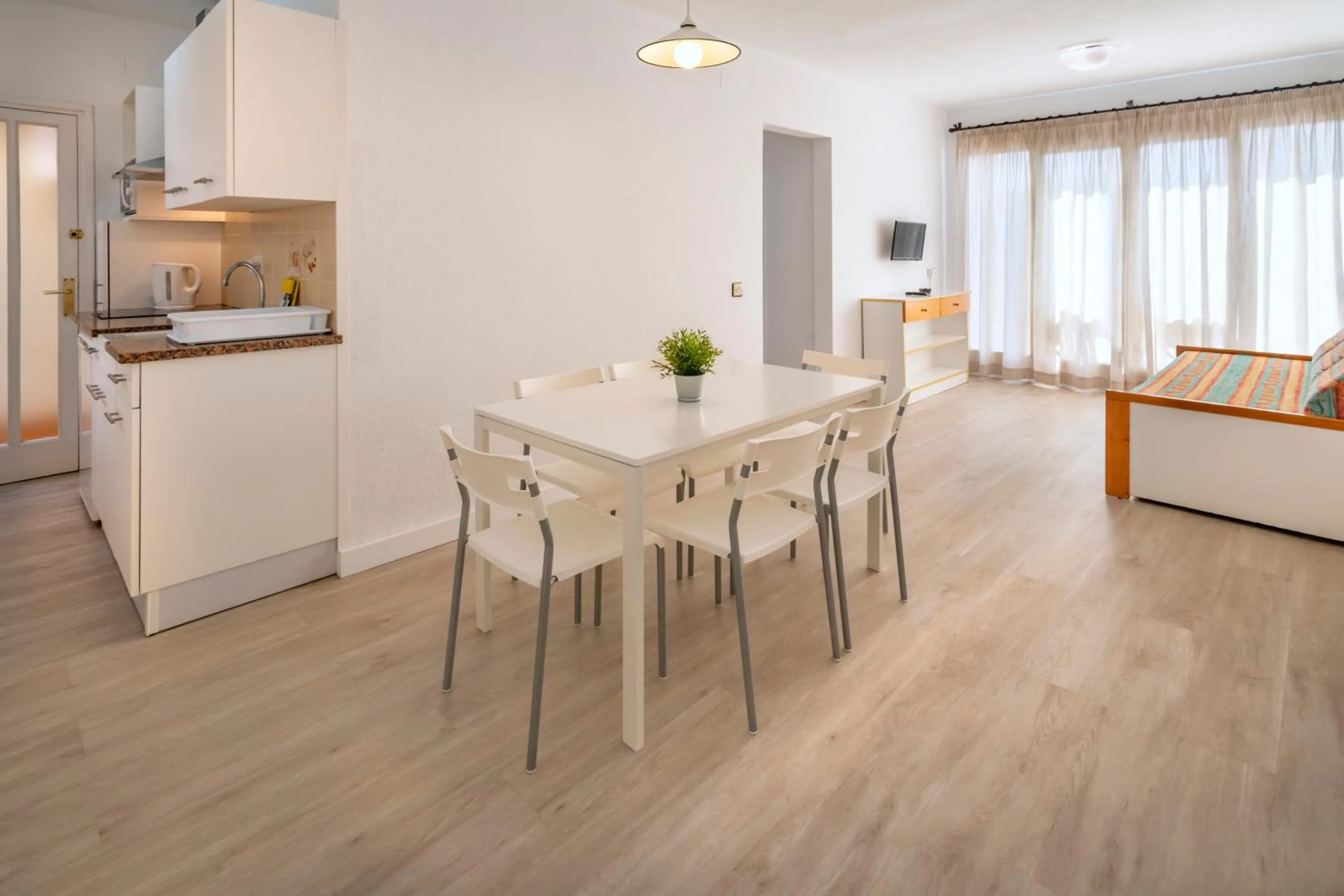 Dining area in Apartments Sorrabona