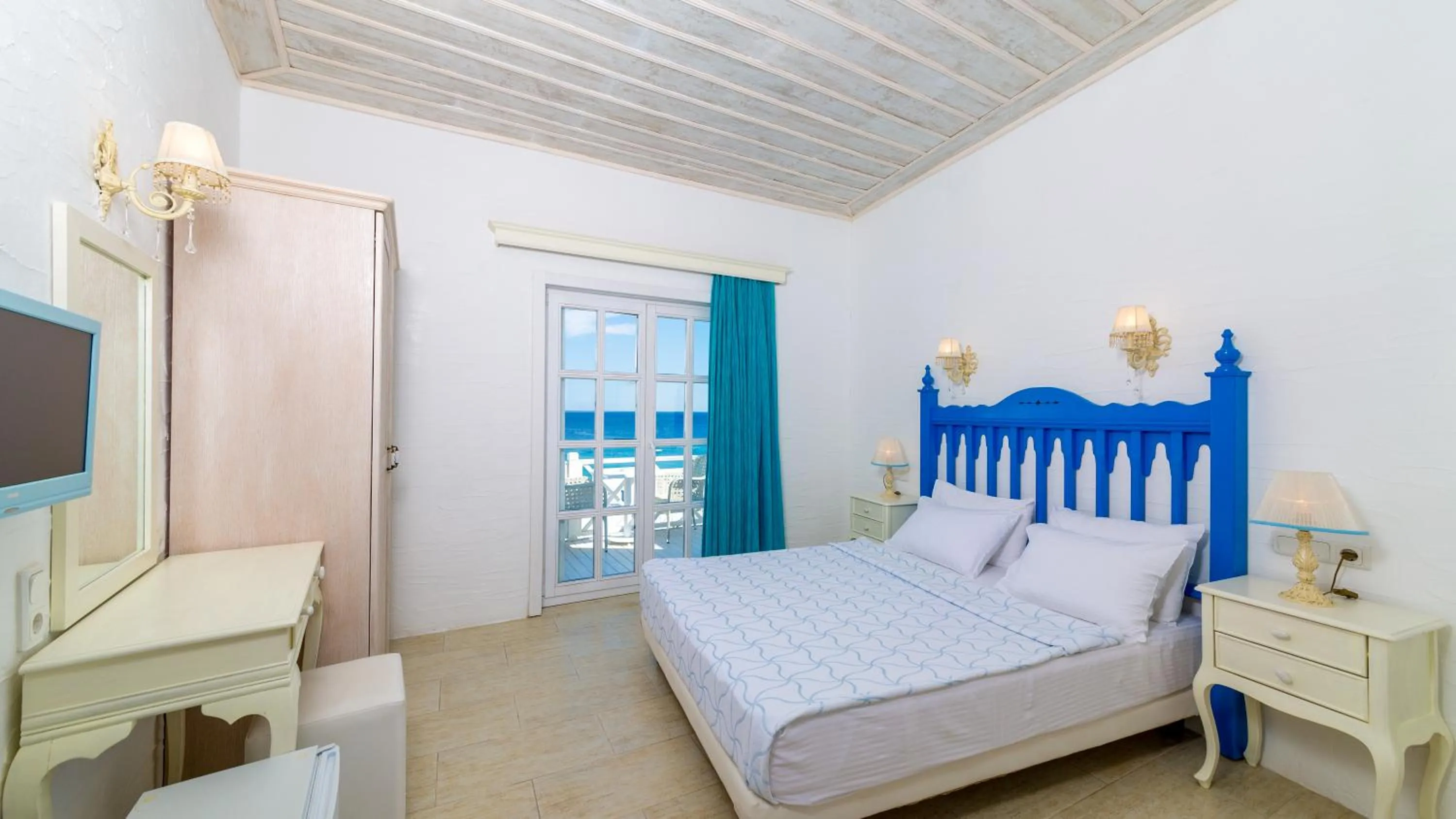 Bed in Hotel Mavi Beyaz