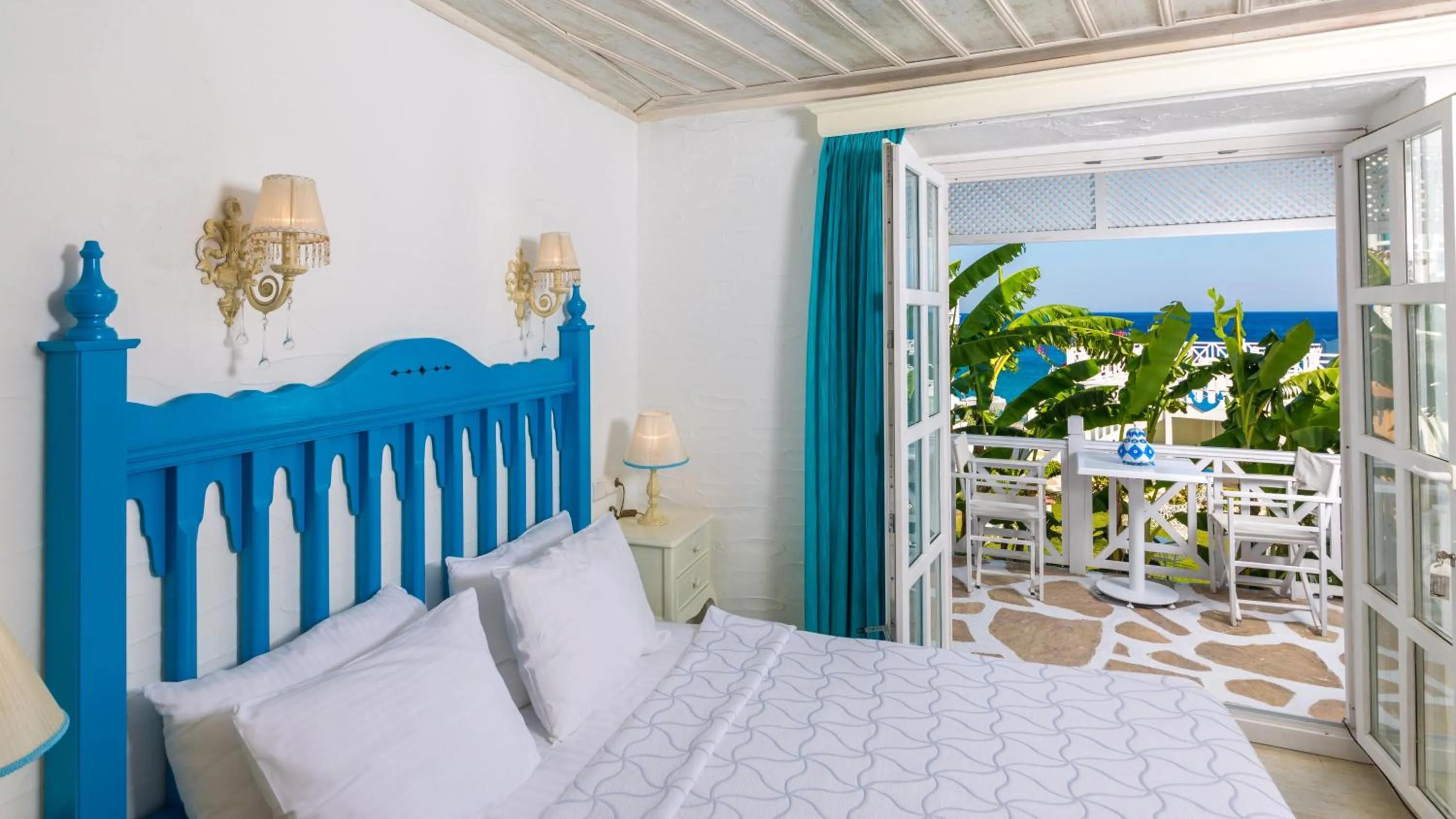 Bed in Hotel Mavi Beyaz