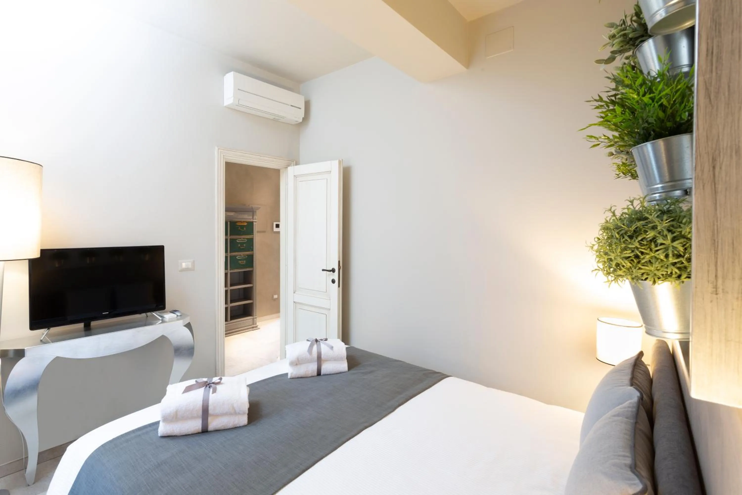 Bed in Il Cipresso Home Tower QK Costa 58