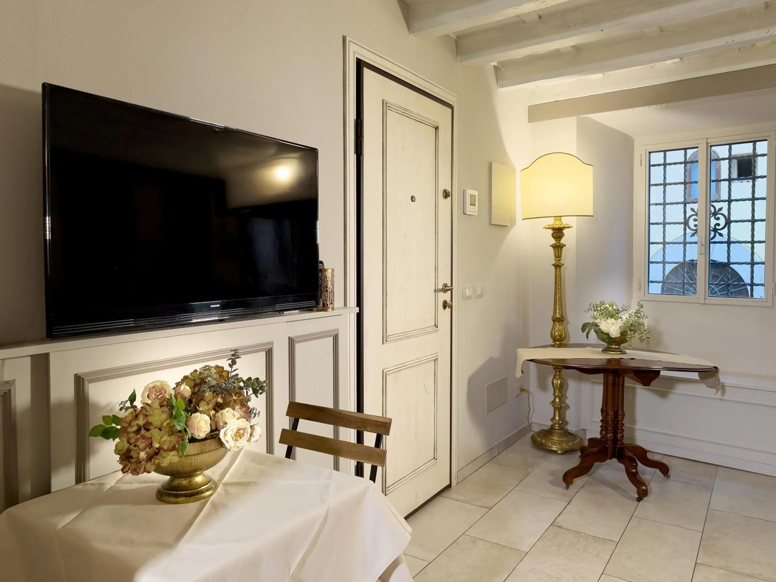 TV and multimedia, Bed in QK Costa58 Home Tower