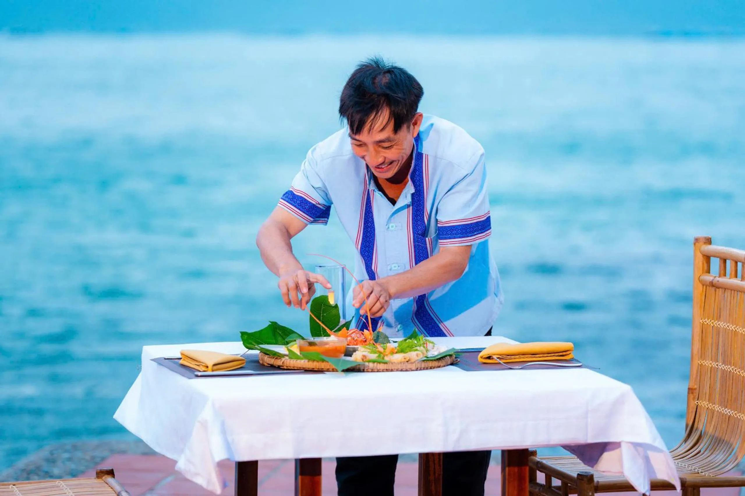 Restaurant/places to eat in Whale Island Resort