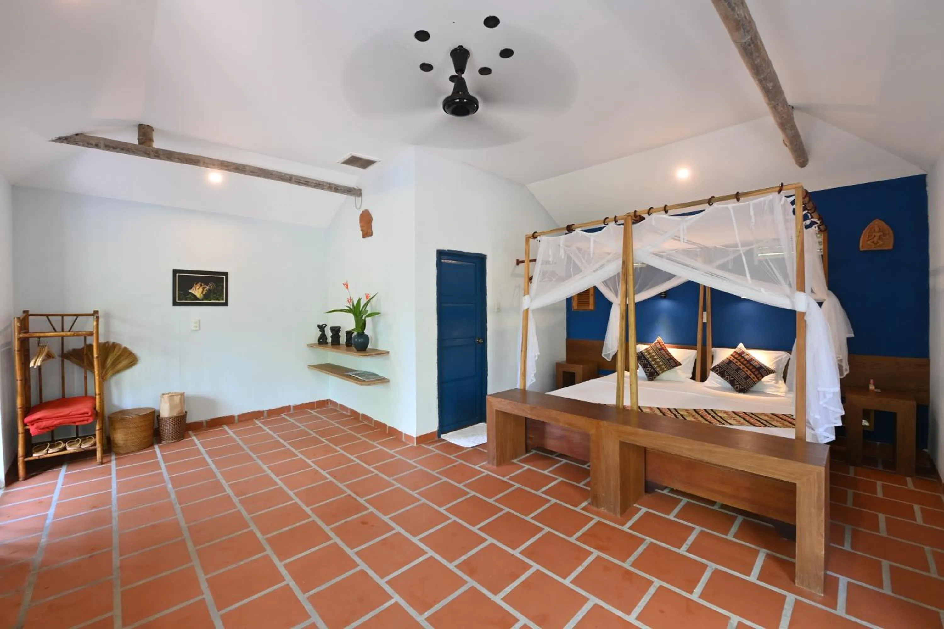 Photo of the whole room, Bed in Whale Island Resort