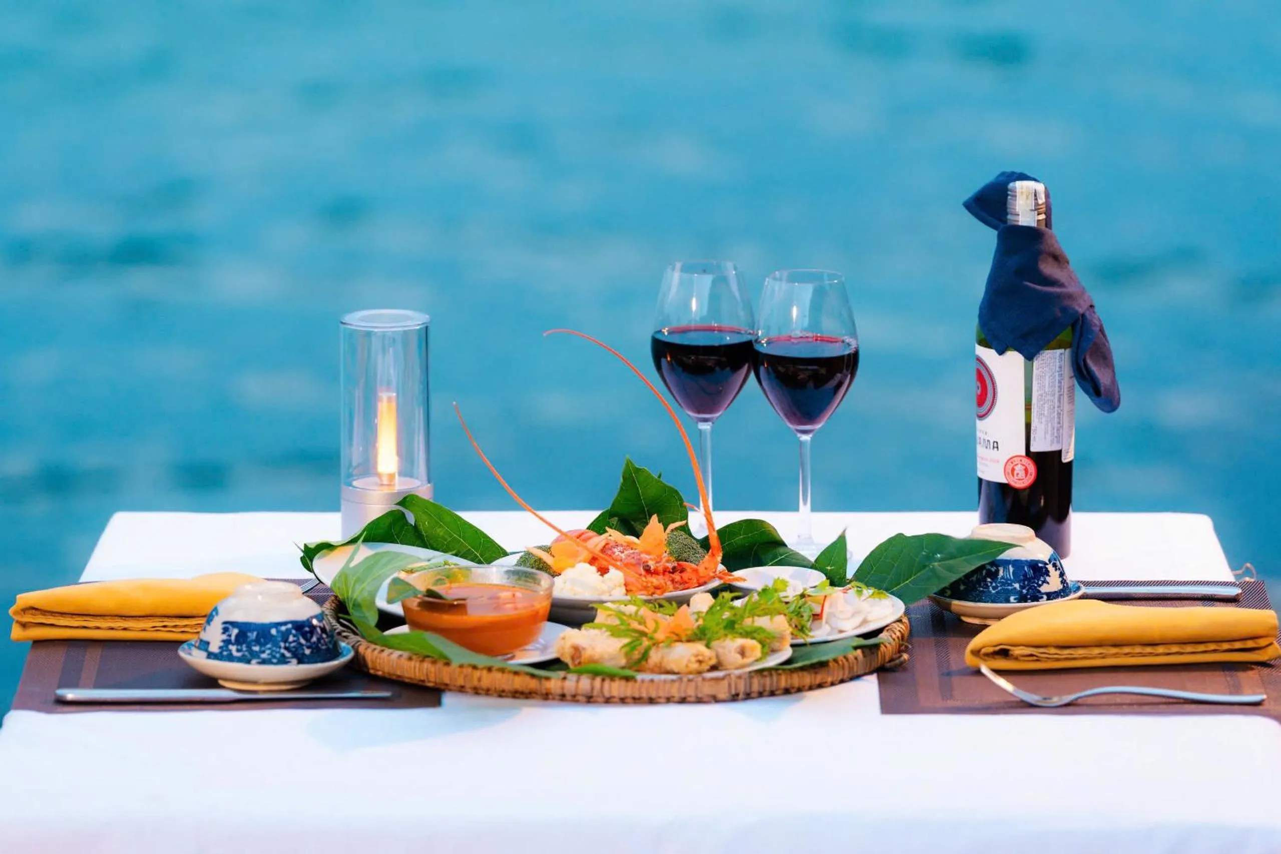 Restaurant/places to eat in Whale Island Resort