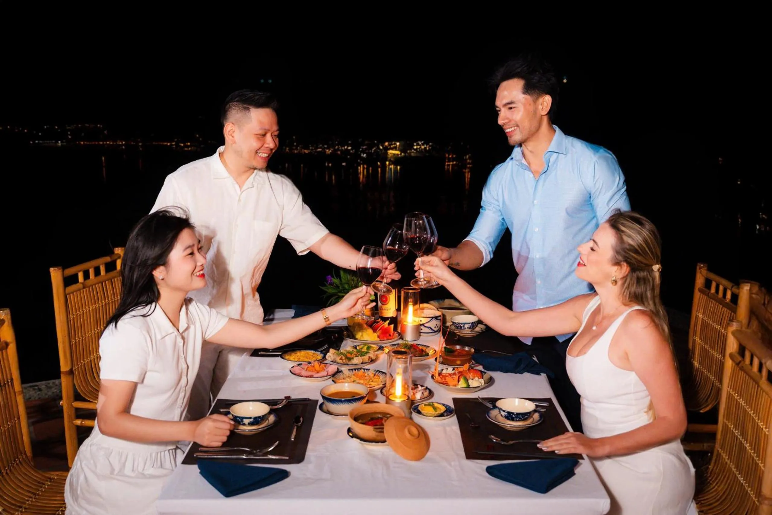 Restaurant/places to eat in Whale Island Resort