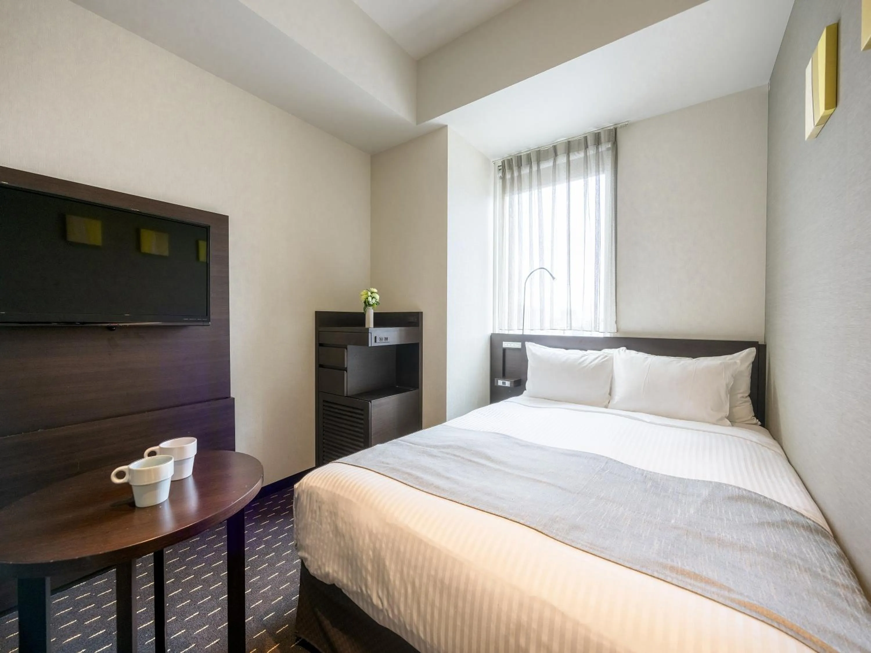 Photo of the whole room, Bed in Akihabara Washington Hotel