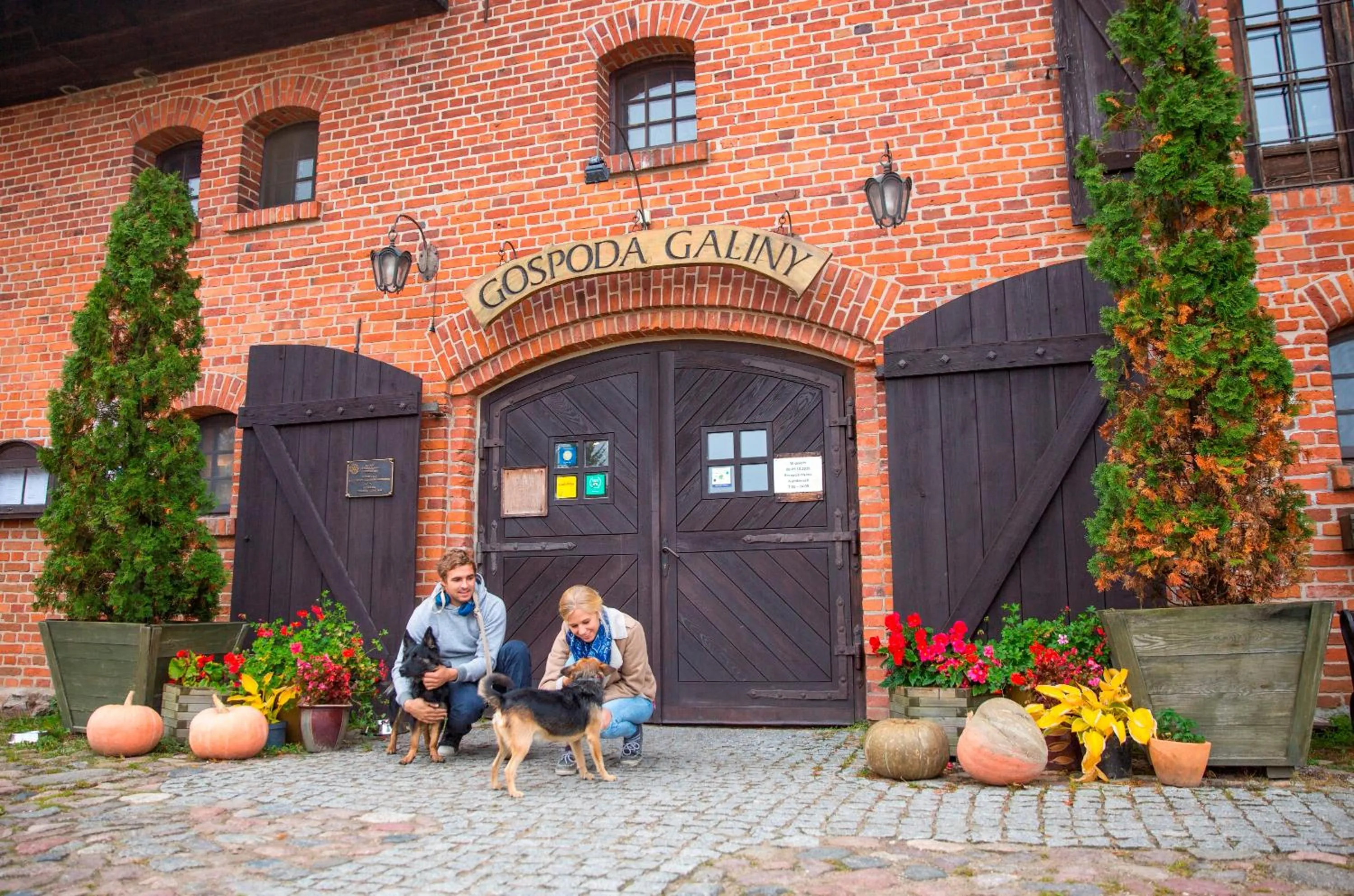 Facade/entrance in Pałac Galiny