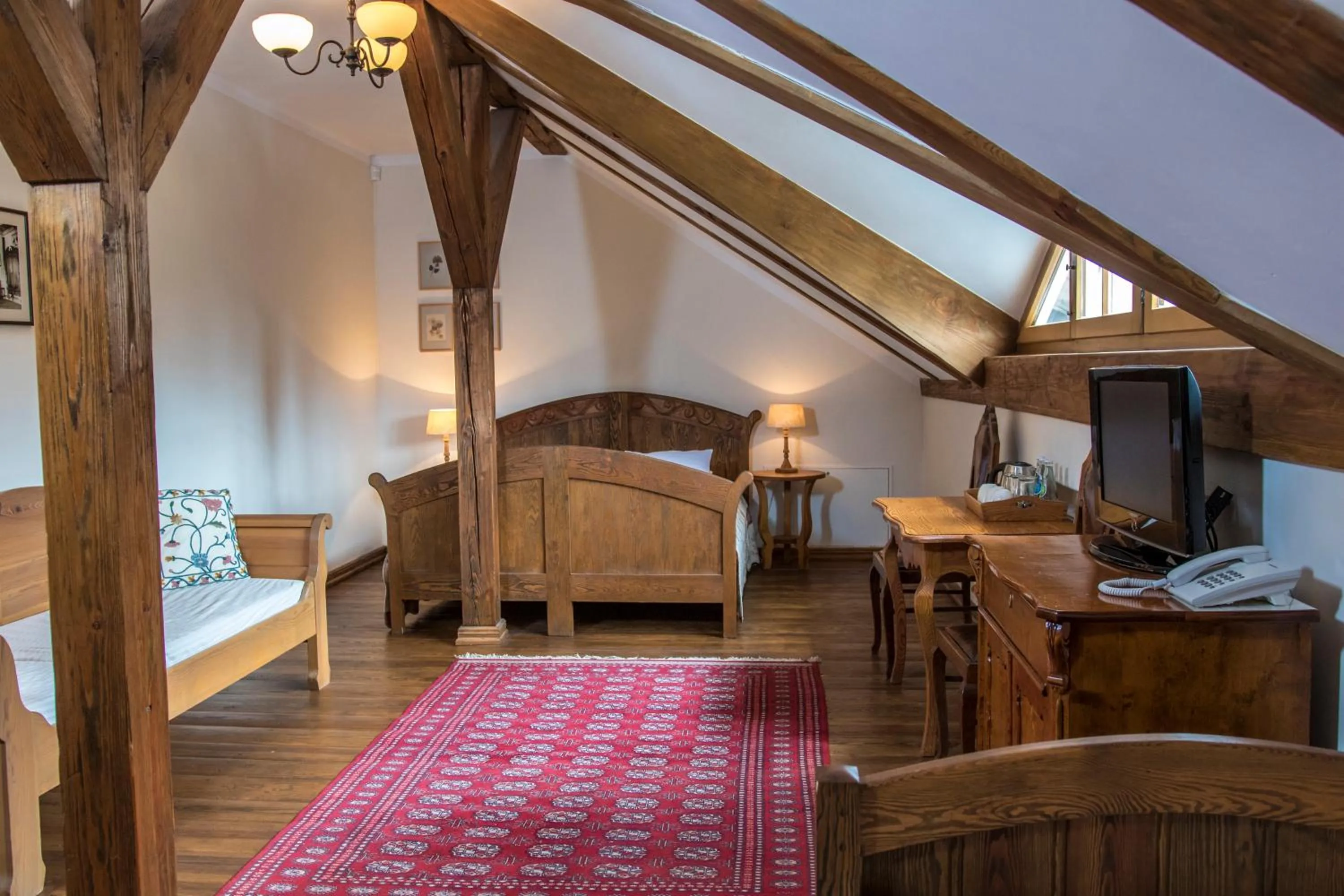 Photo of the whole room, Bed in Pałac Galiny