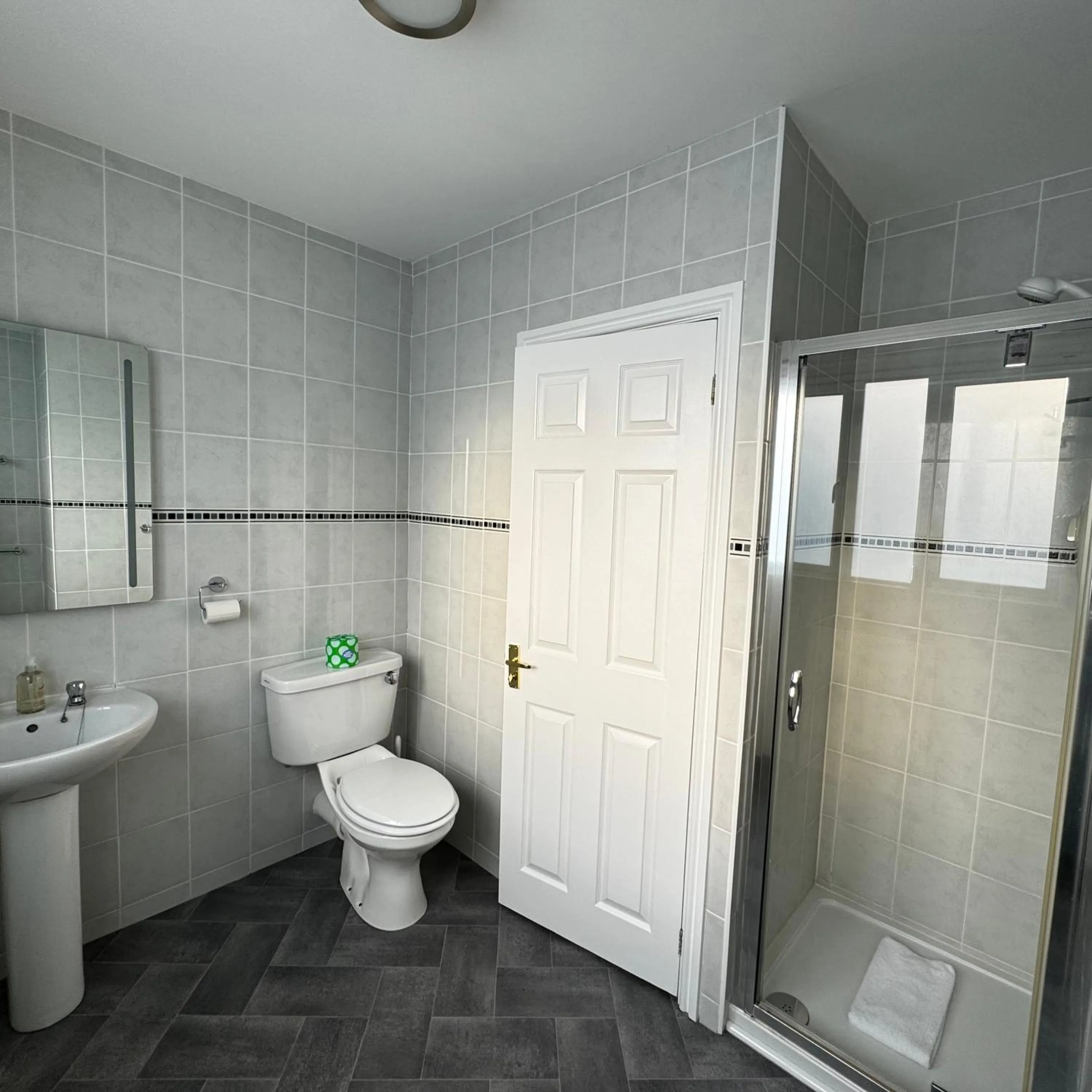 Shower in Fairlawns Guest House