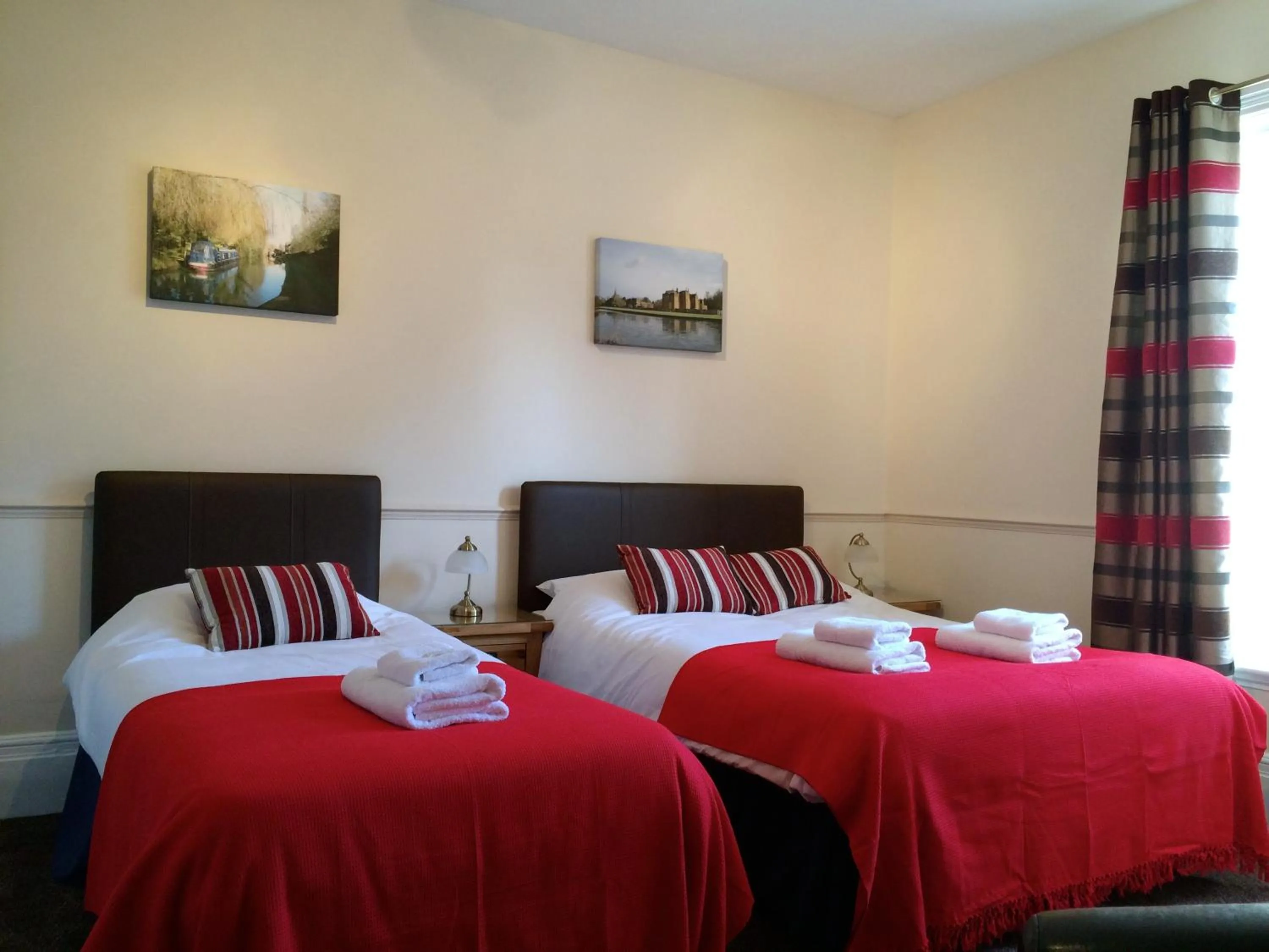 Bedroom, Bed in Fairlawns Guest House