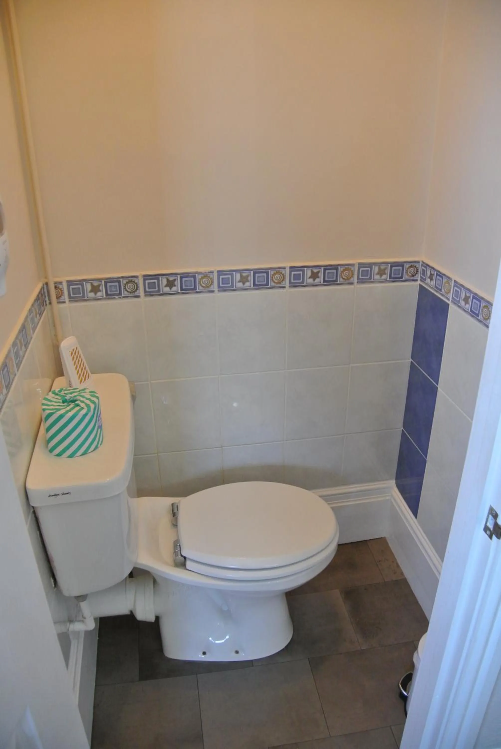 Toilet in Fairlawns Guest House