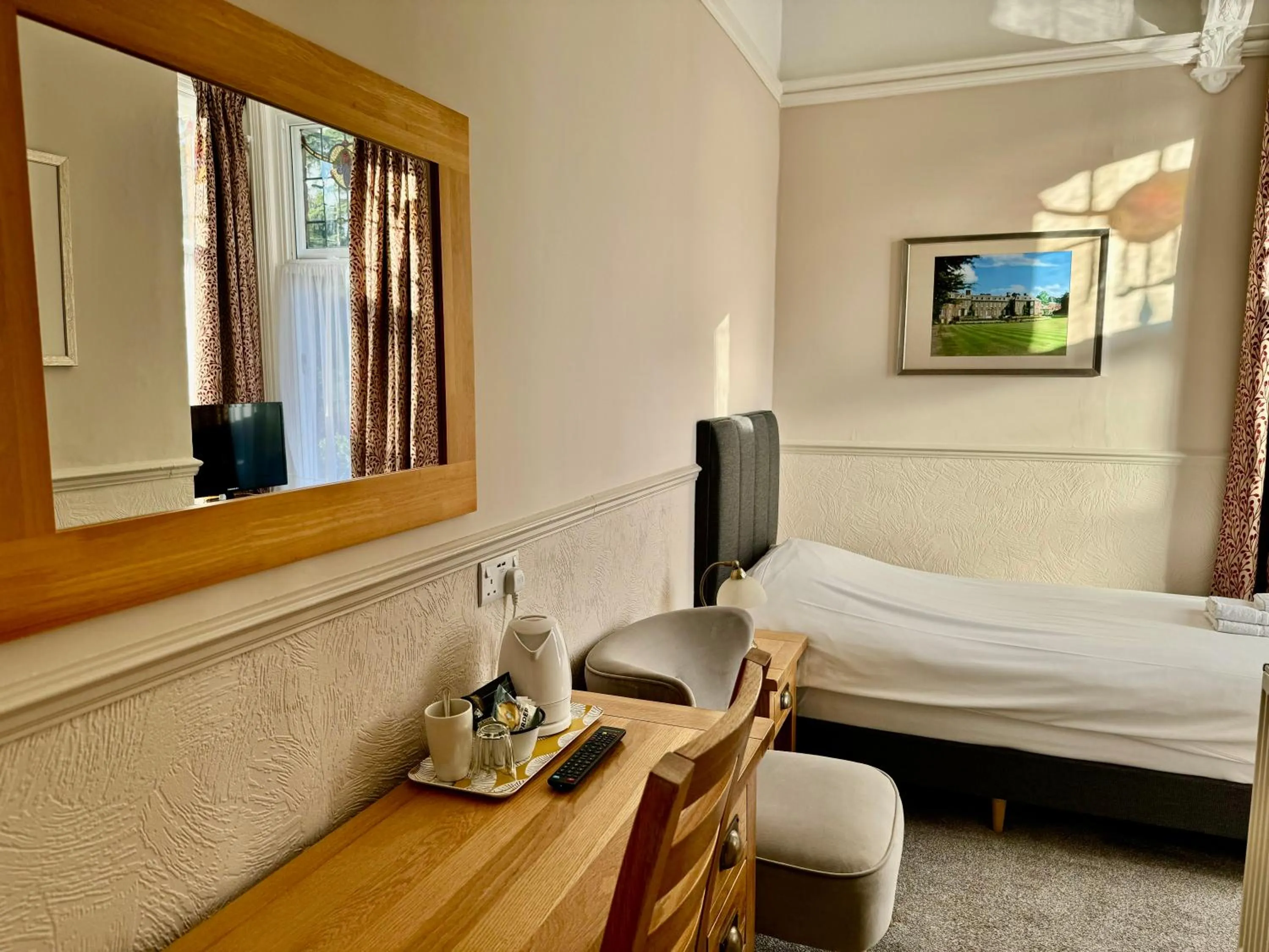 Coffee/tea facilities, Bed in Fairlawns Guest House