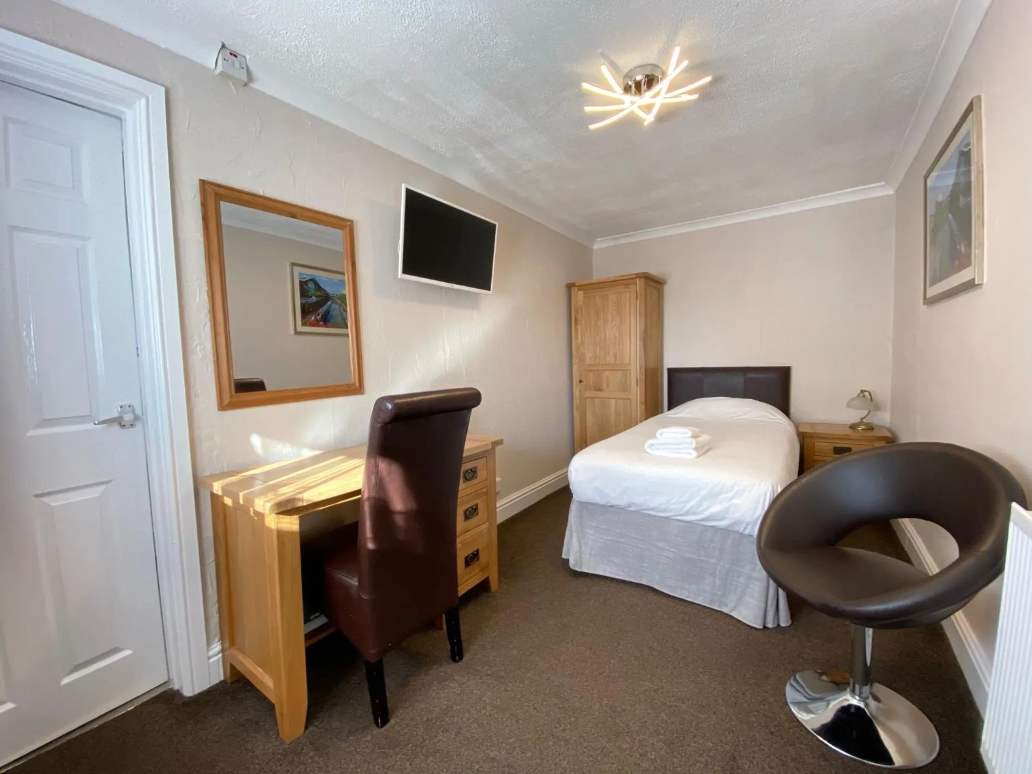 Photo of the whole room, Bed in Fairlawns Guest House