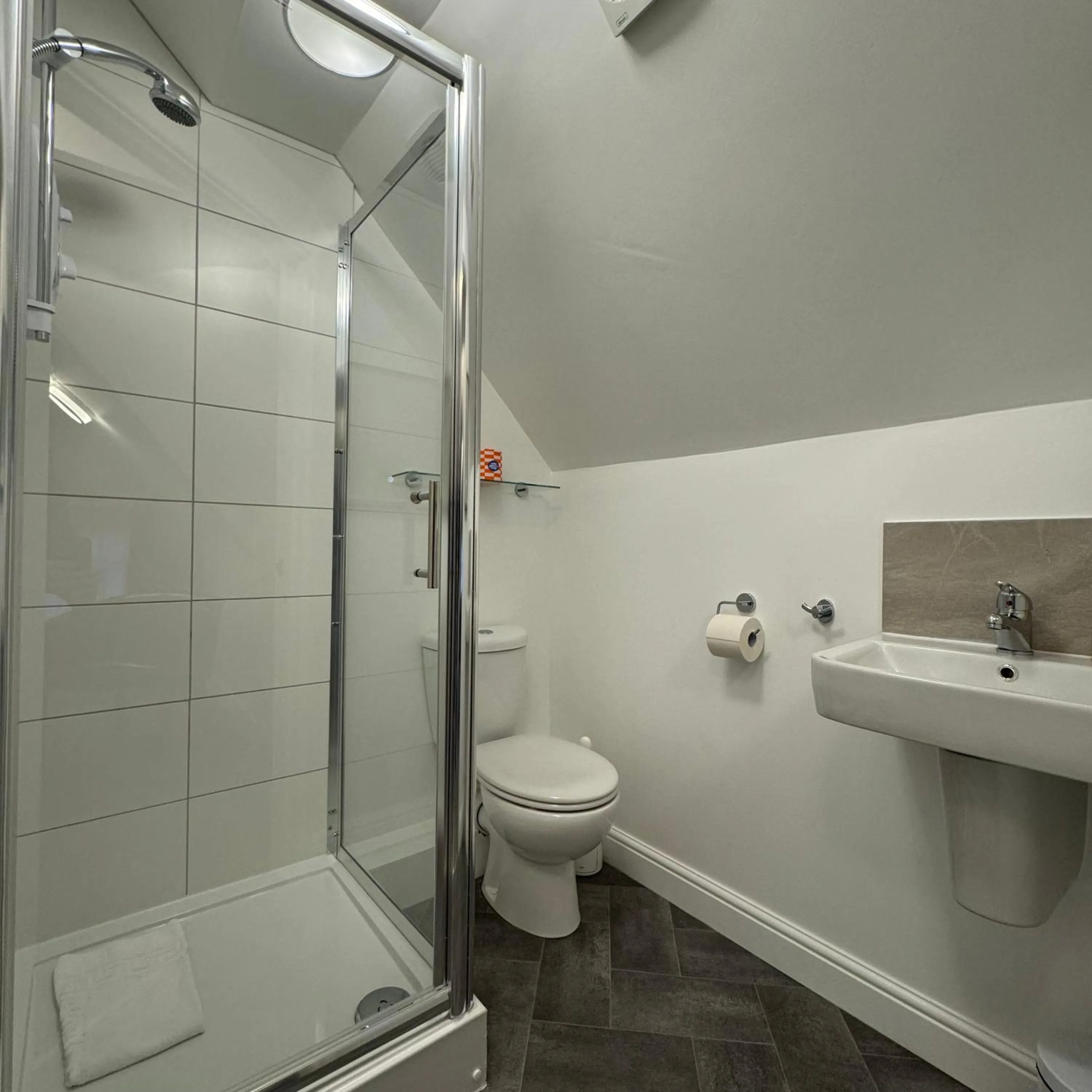 Shower in Fairlawns Guest House