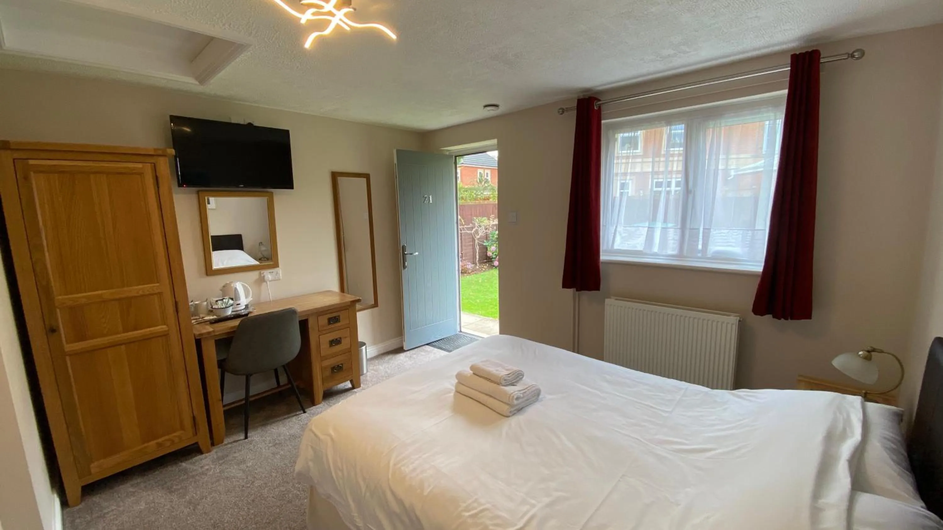 Bedroom, Bed in Fairlawns Guest House