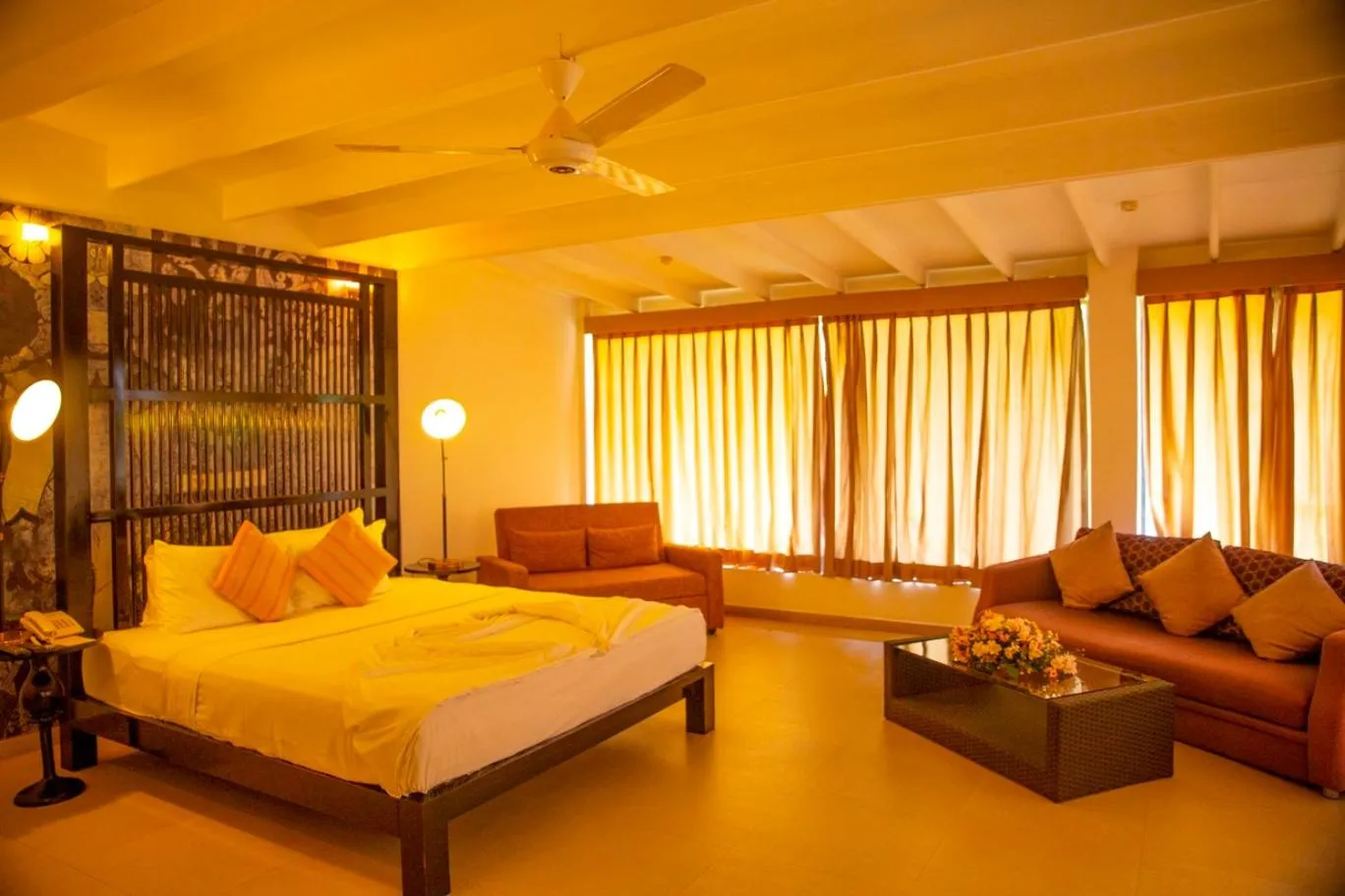Bedroom, Bed in Thilanka Hotel