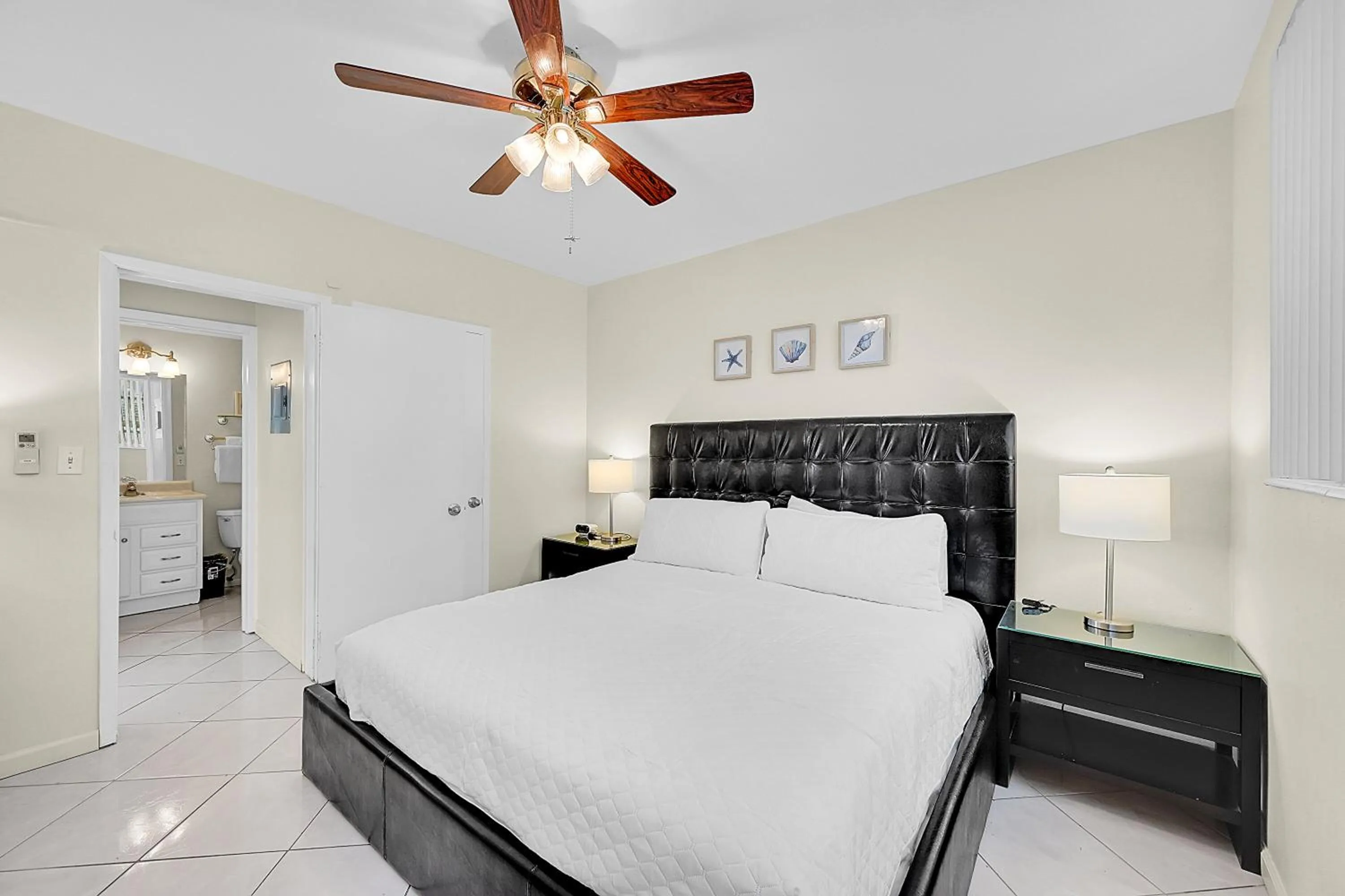 Bed in Holiday Isle Yacht Club