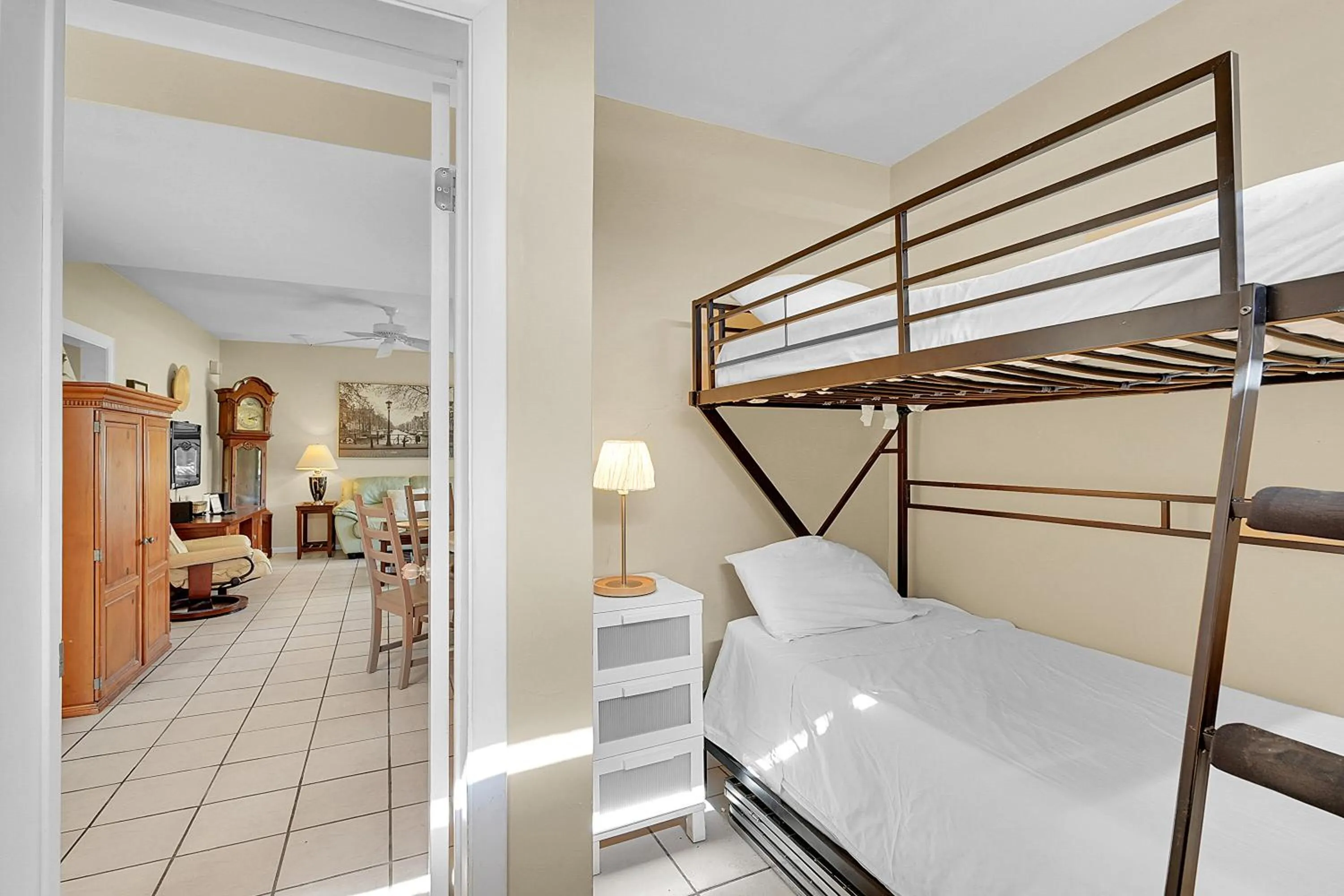 Bed in Holiday Isle Yacht Club