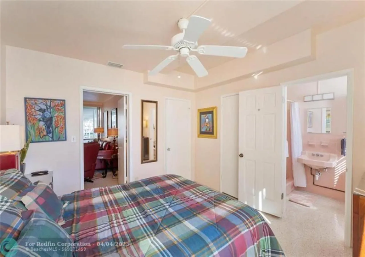 Bed in Holiday Isle Yacht Club