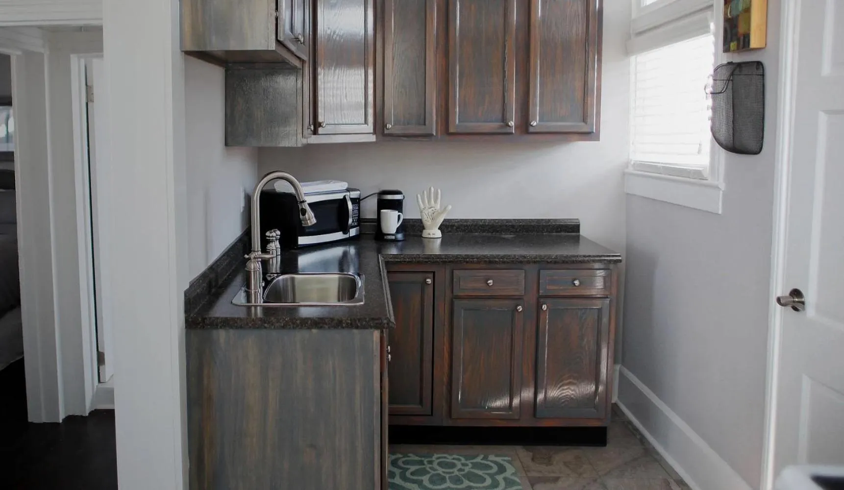 Coffee/tea facilities in Hotel Laurance