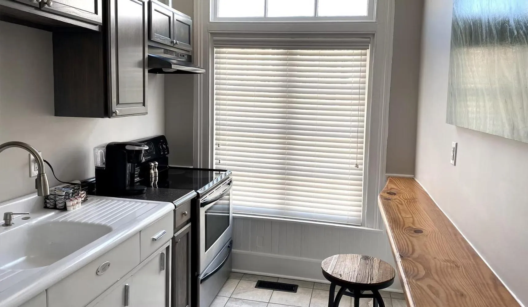 Coffee/tea facilities in Hotel Laurance