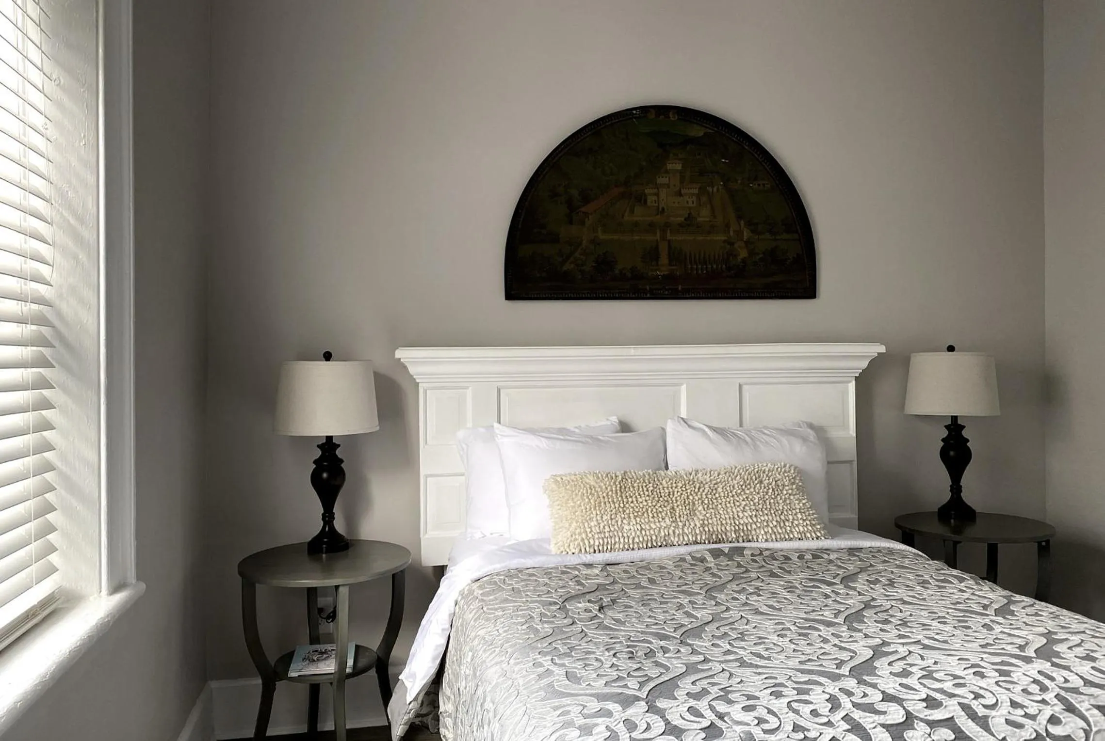 Bed in Hotel Laurance