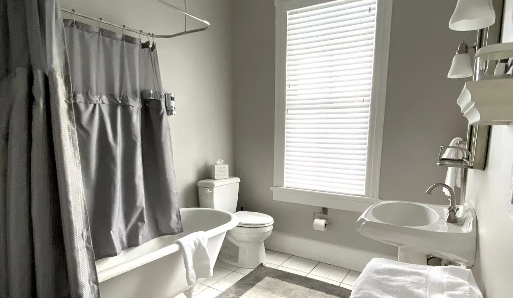 Bathroom in Hotel Laurance