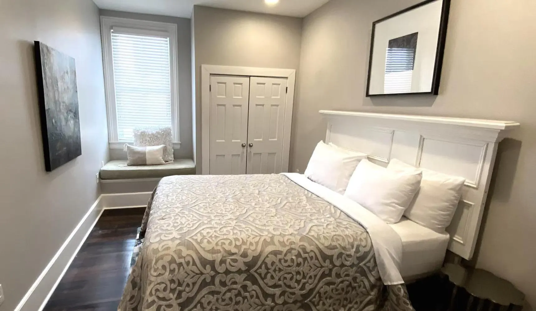 Bed in Hotel Laurance