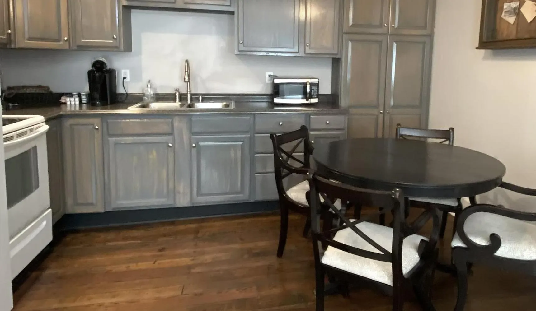 Coffee/tea facilities in Hotel Laurance