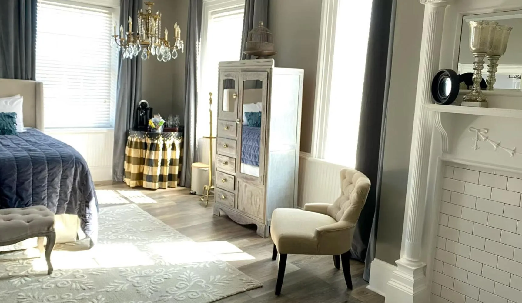 Seating area, Bed in Hotel Laurance