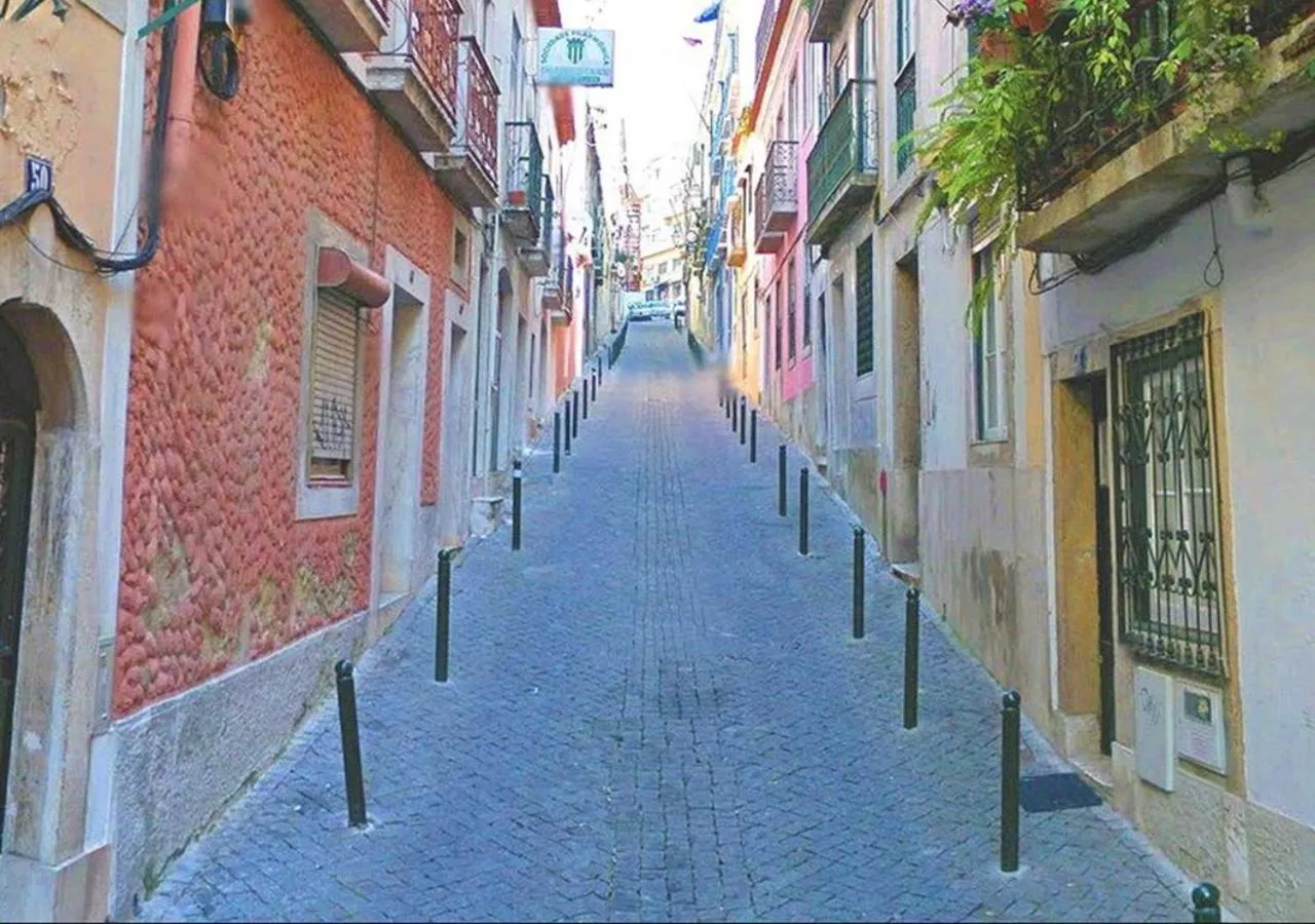 Neighbourhood in Lisbon Calling Rooms & Studio