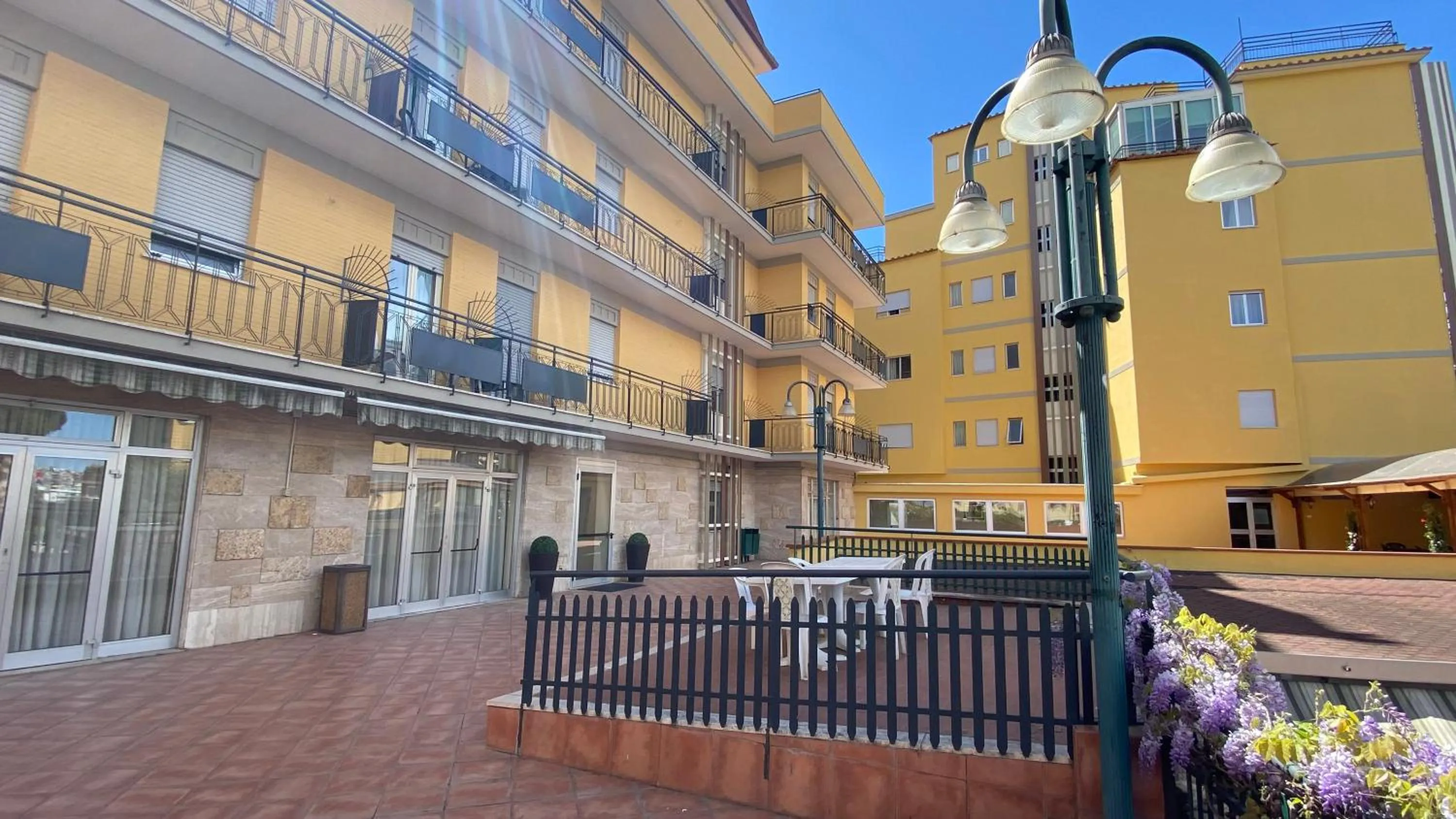 Property building in Hotel Casa Tra Noi