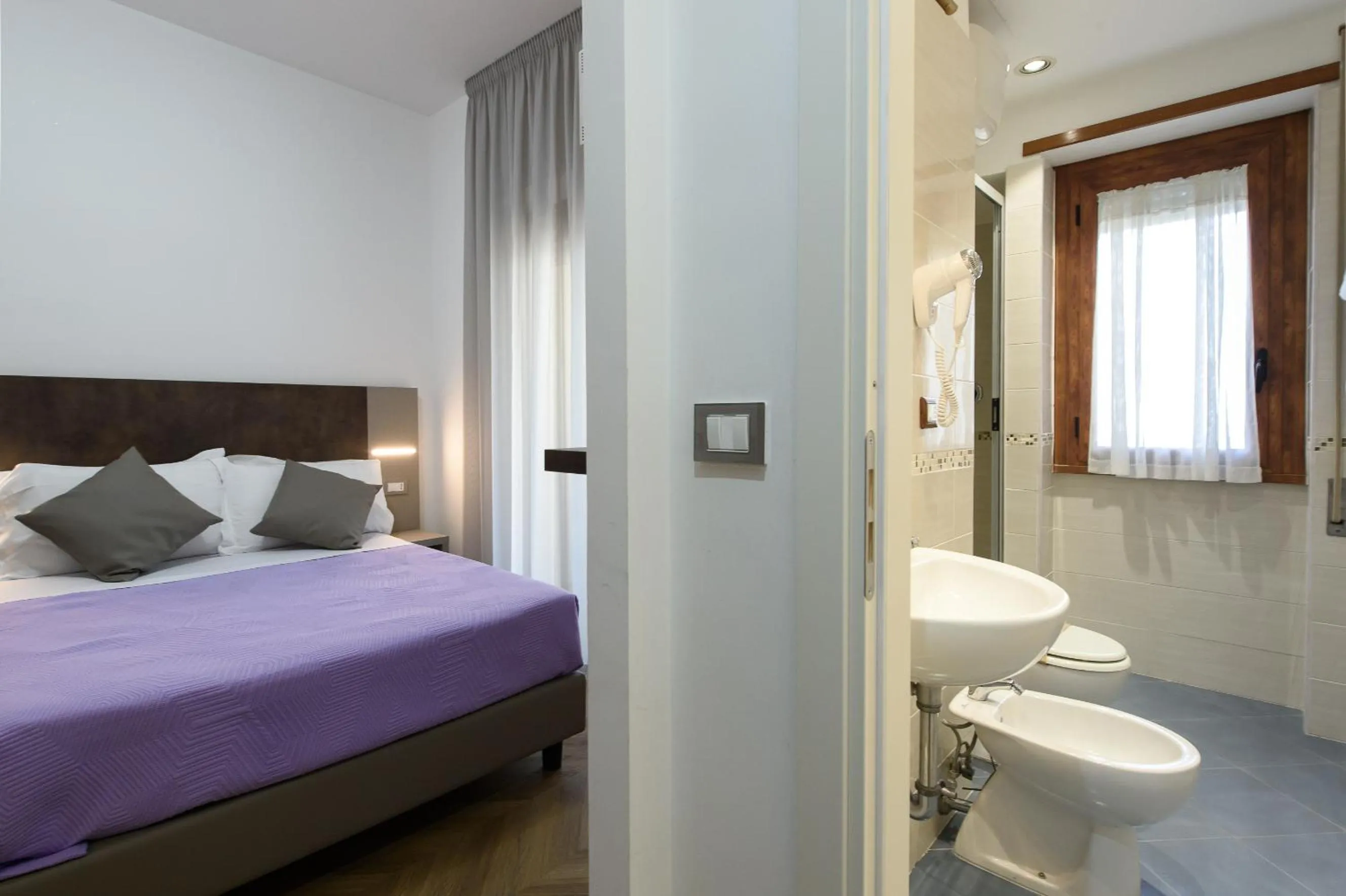 Toilet, Bed in Hotel Casa Tra Noi