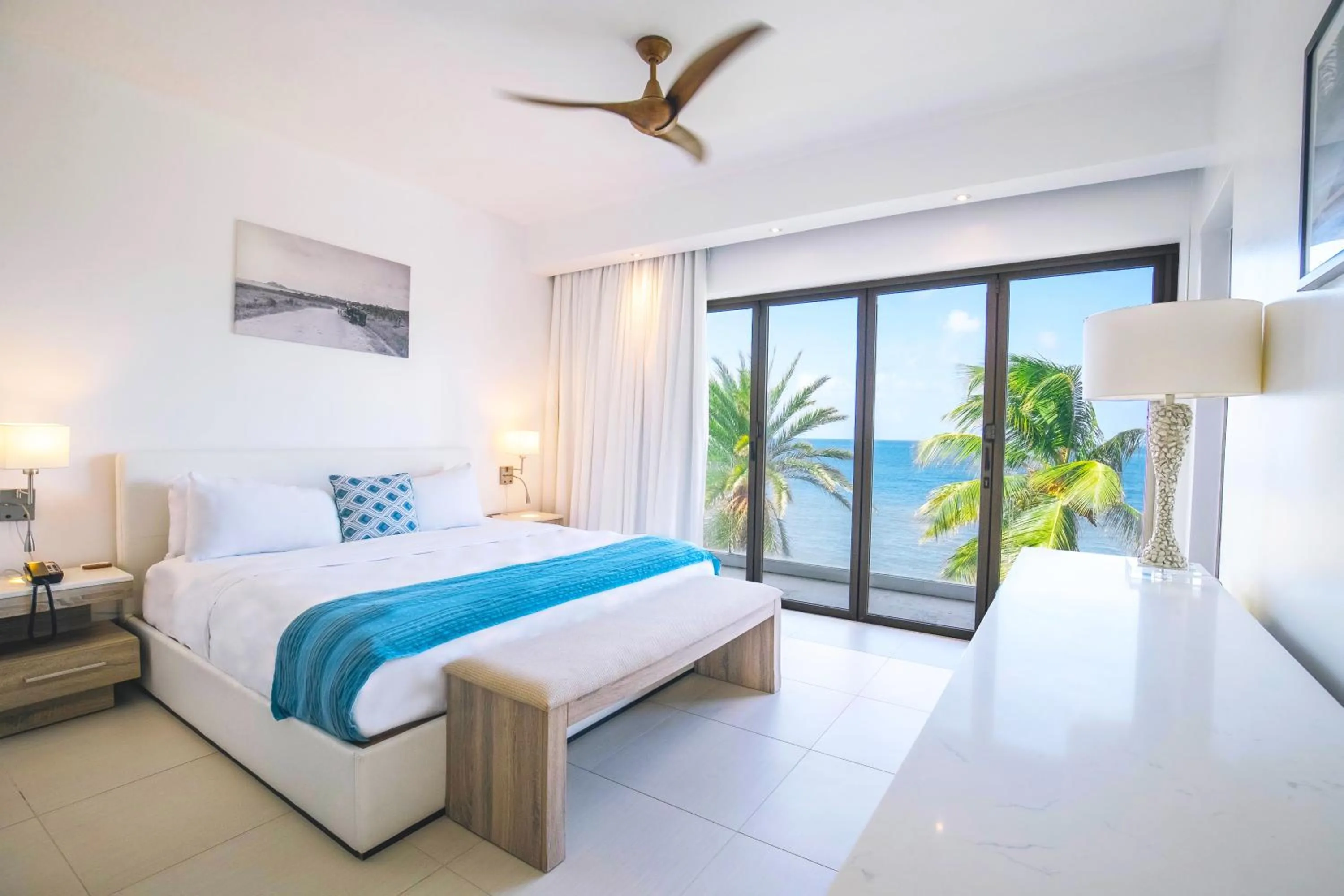 Restaurant/places to eat, Bed in Hodges Bay Resort & Spa, an HQ Luxury Resort & Residences