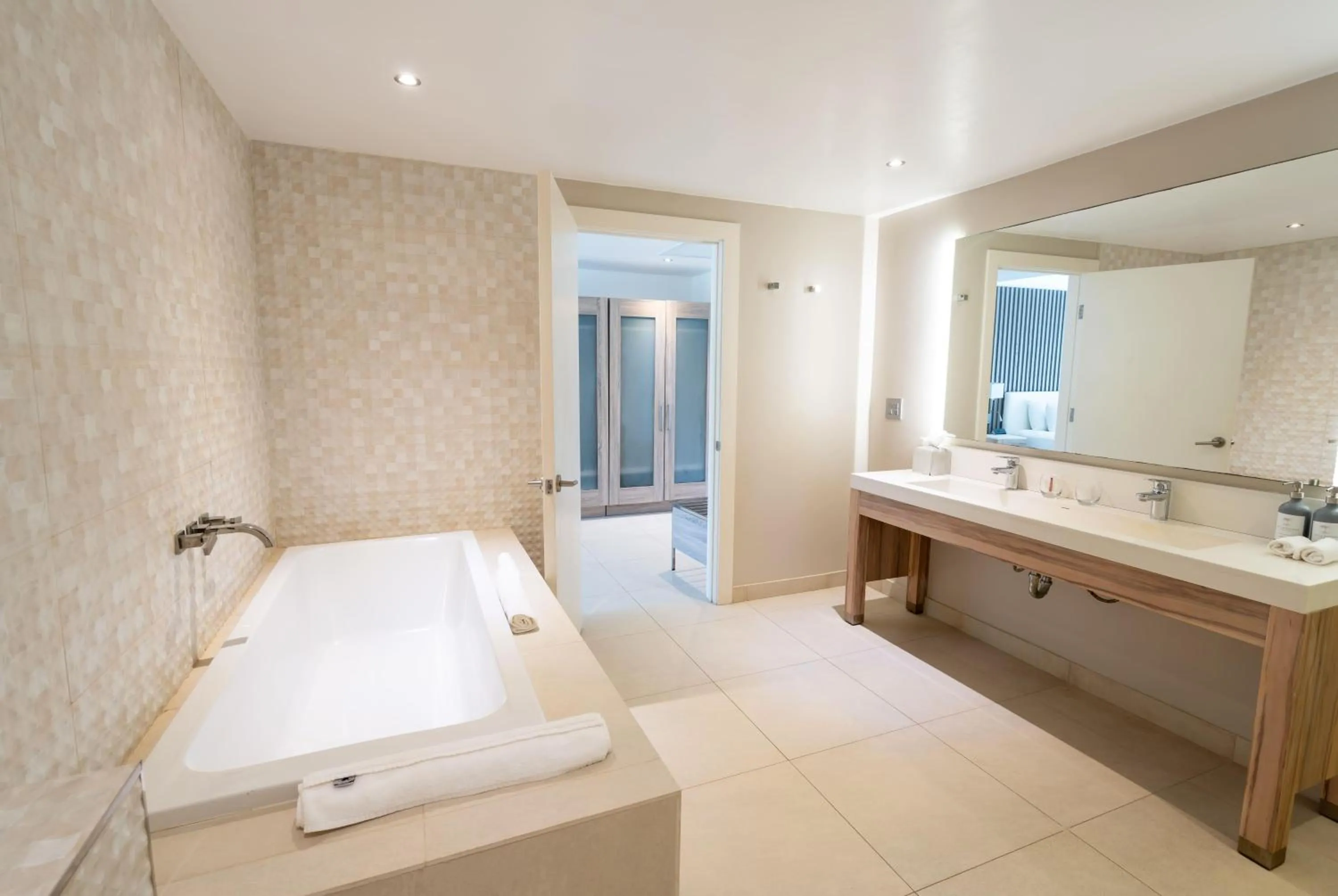 Bathroom, Bed in Hodges Bay Resort & Spa, an HQ Luxury Resort & Residences