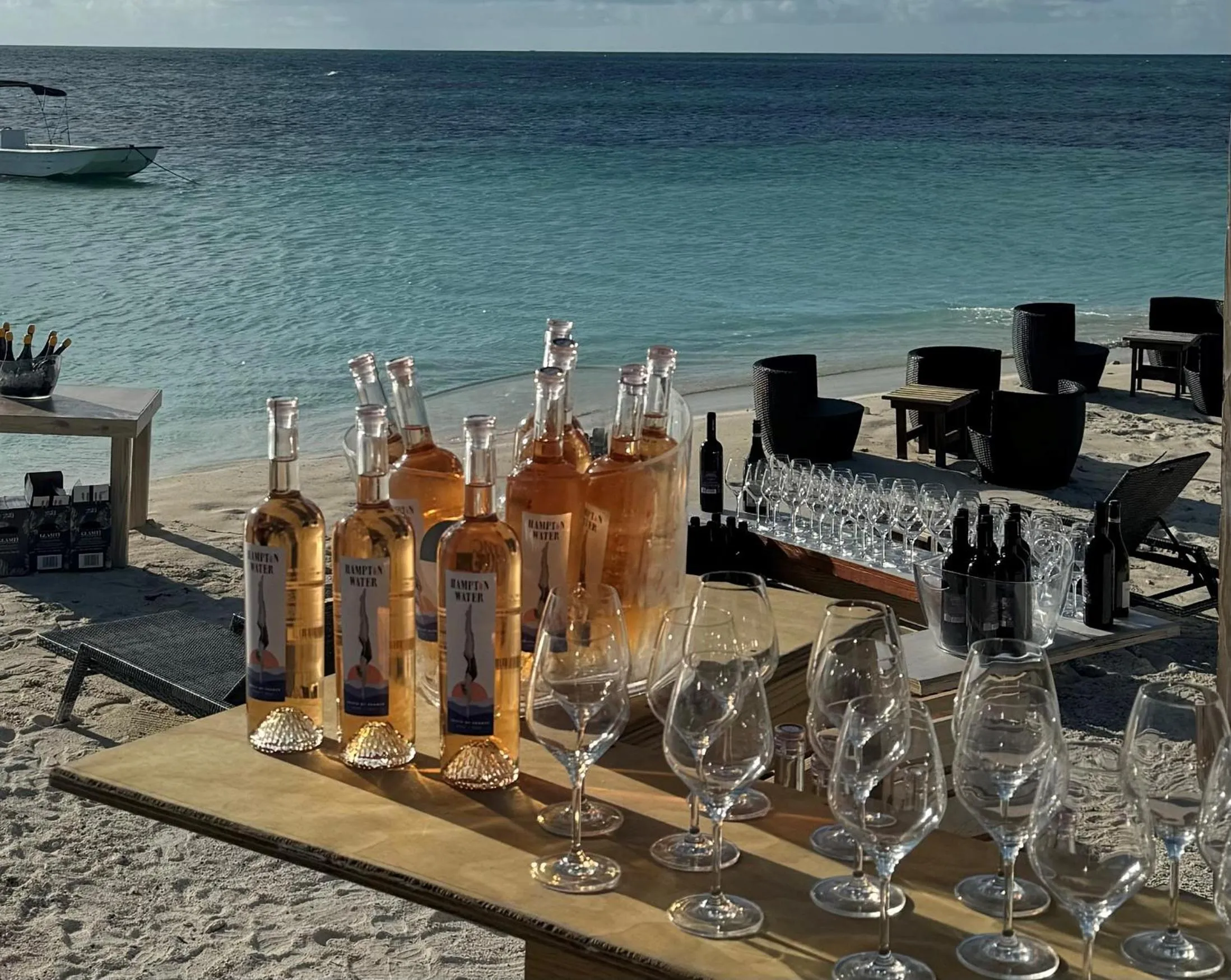Lounge or bar in Hodges Bay Resort & Spa, an HQ Luxury Resort & Residences